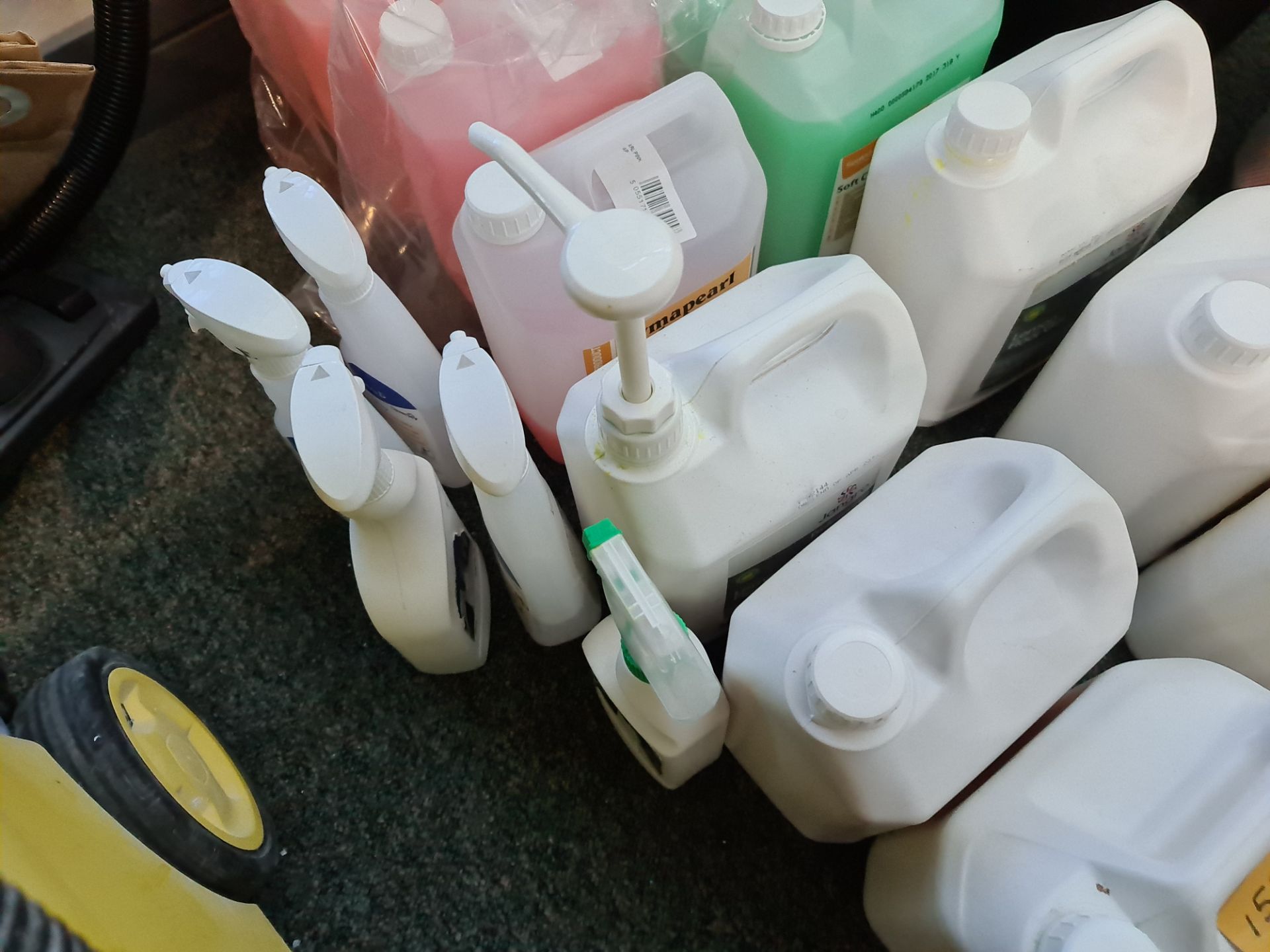 Quantity of assorted cleaning fluids including High Traffic Floor Polish, detergent, handwashing lot - Image 5 of 5