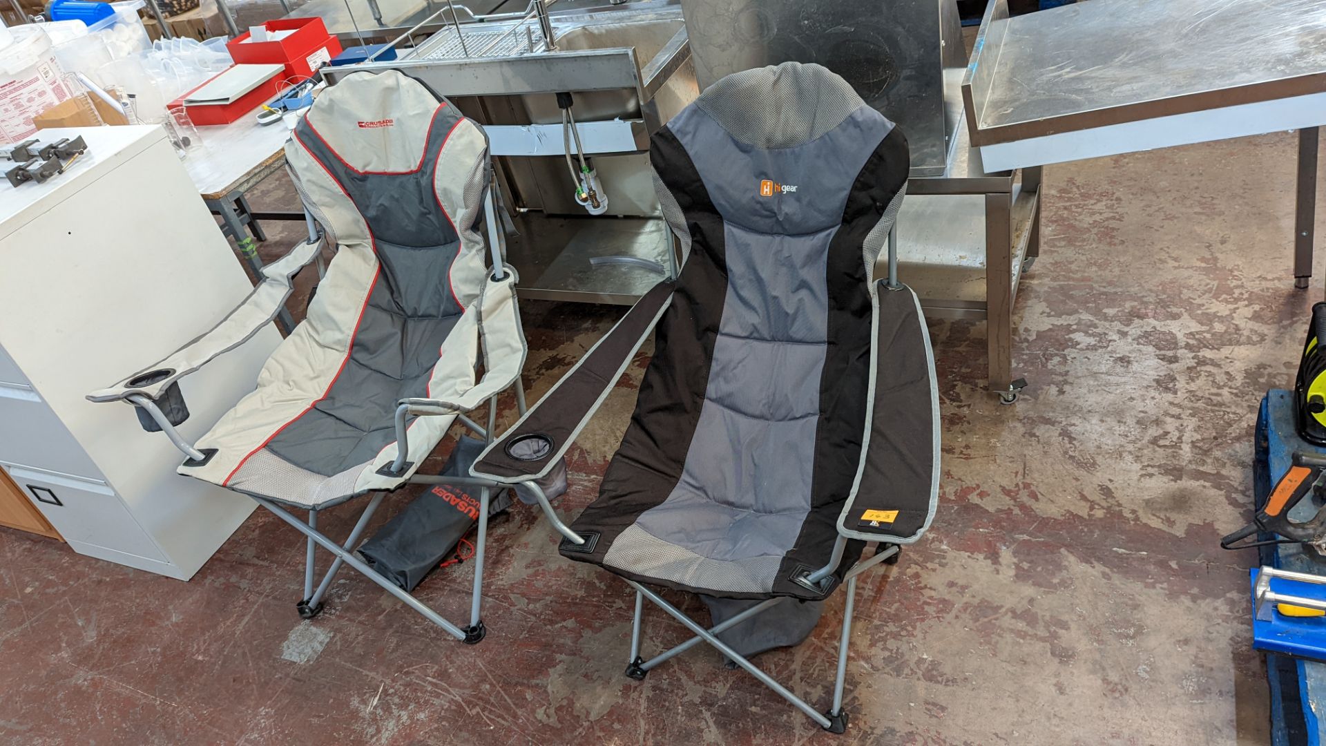 2 off assorted padded folding camping chairs - Image 2 of 5