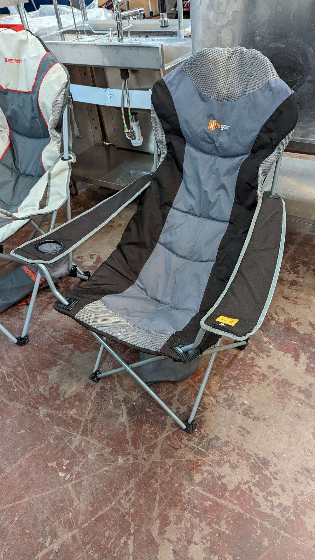 2 off assorted padded folding camping chairs - Image 4 of 5