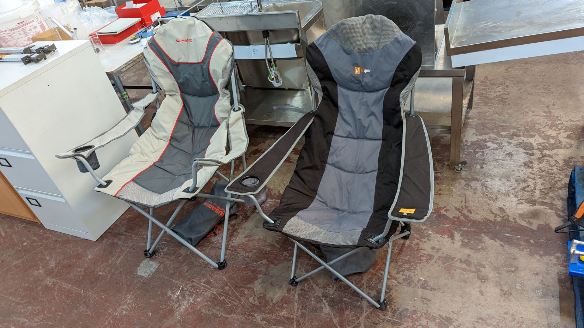 2 off assorted padded folding camping chairs - Image 3 of 5