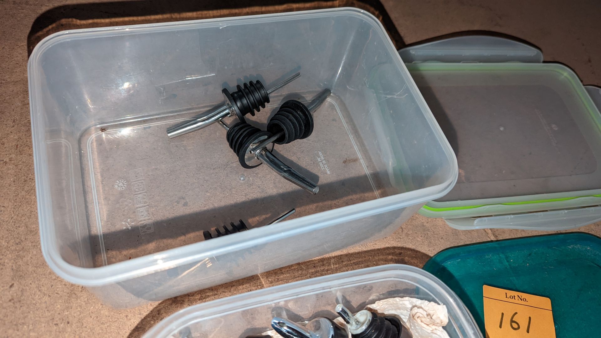 3 small tubs & their contents of bottle pourers - Image 5 of 5