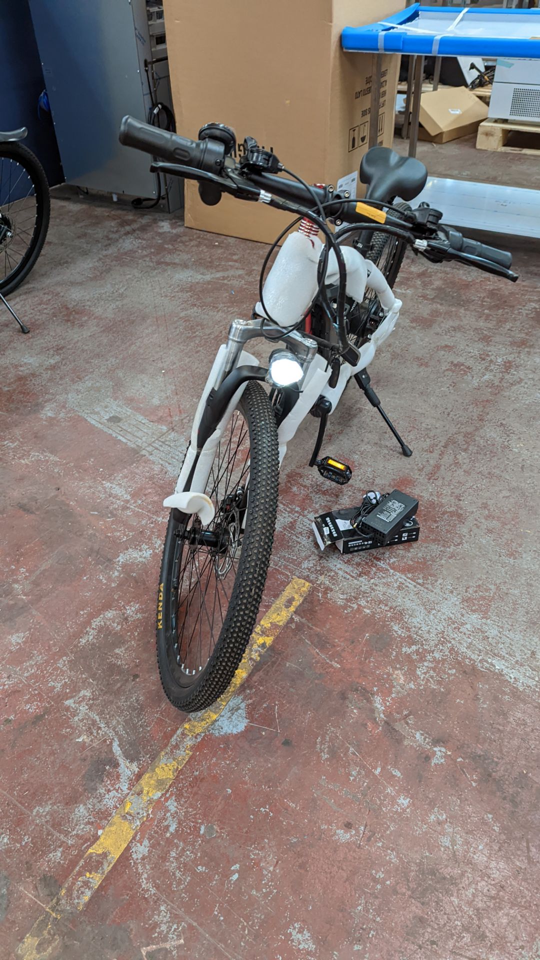 New Speed MTB electric bike with Shimano Tourney TZ gears. Includes keys, remotes & charger - appear - Image 7 of 32