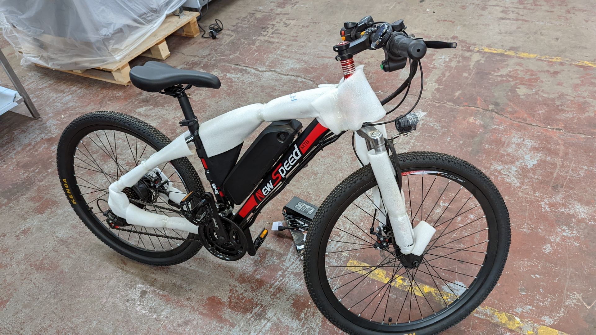 New Speed MTB electric bike with Shimano Tourney TZ gears. Includes keys, remotes & charger - appear