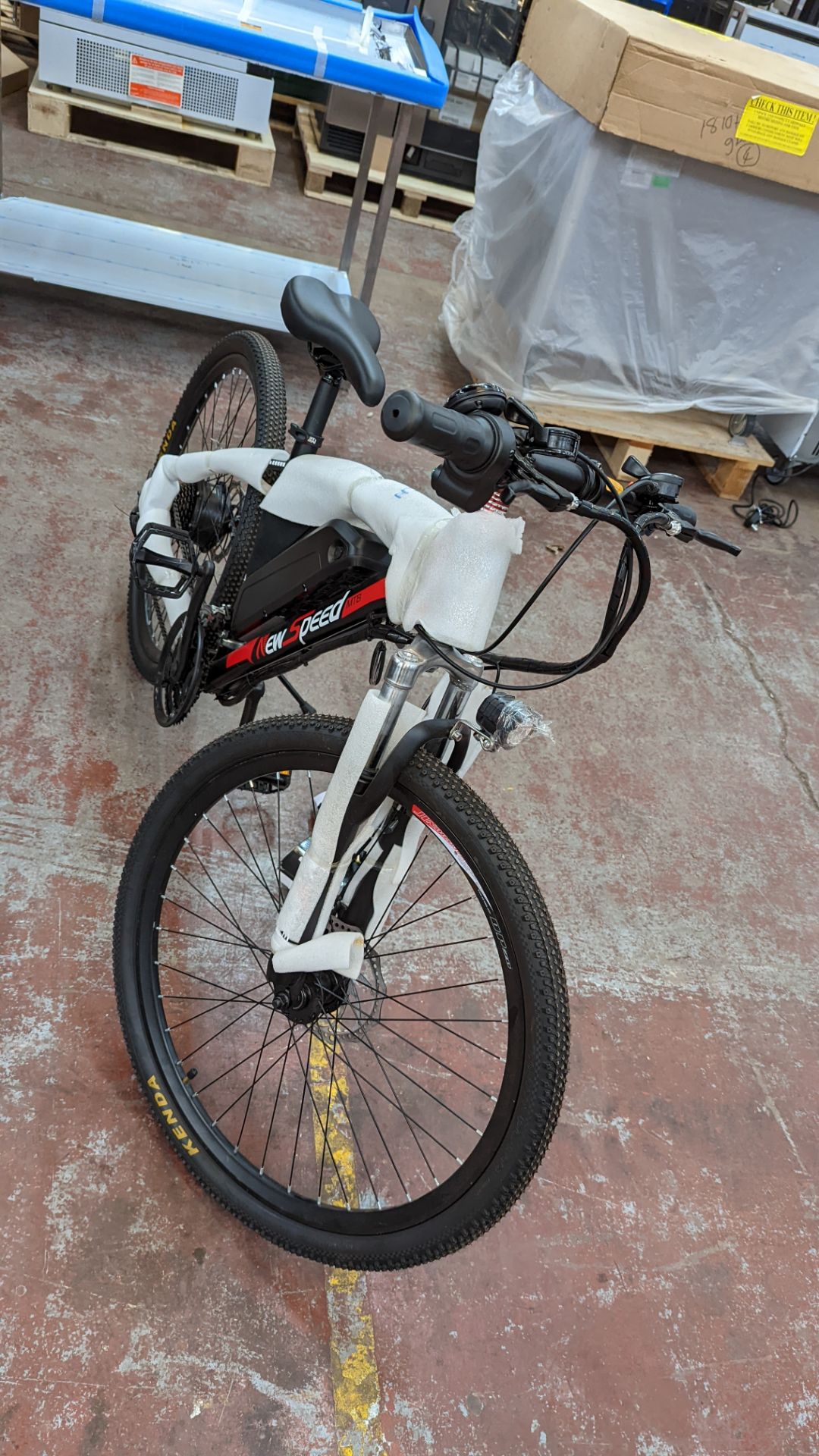 New Speed MTB electric bike with Shimano Tourney TZ gears. Includes keys, remotes & charger - appear - Image 3 of 32