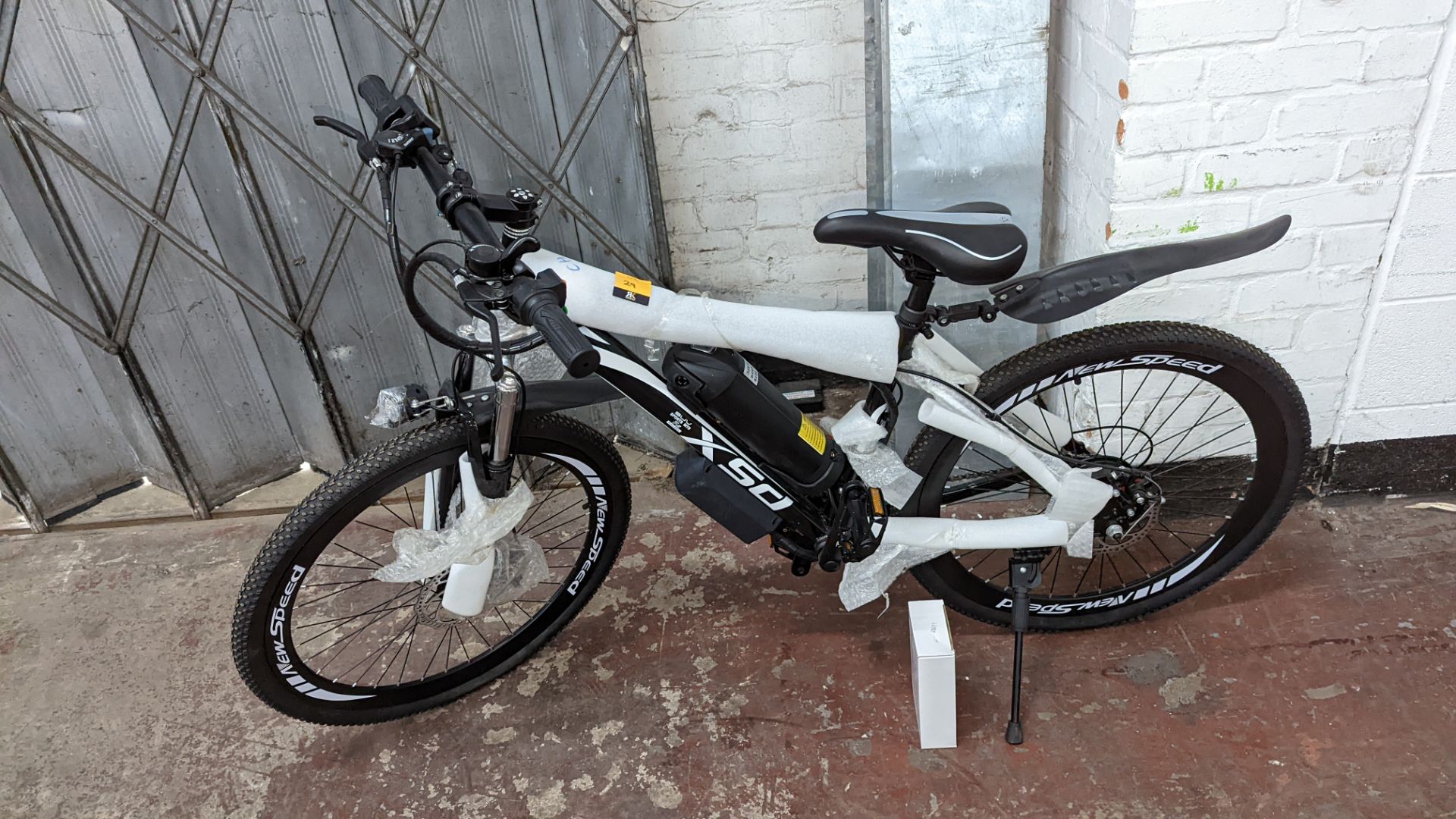 XSD FTX Sport MTB 7.5 Racing electric bike with Shimano Tourney TZ gears. Includes 36v 12AH battery,