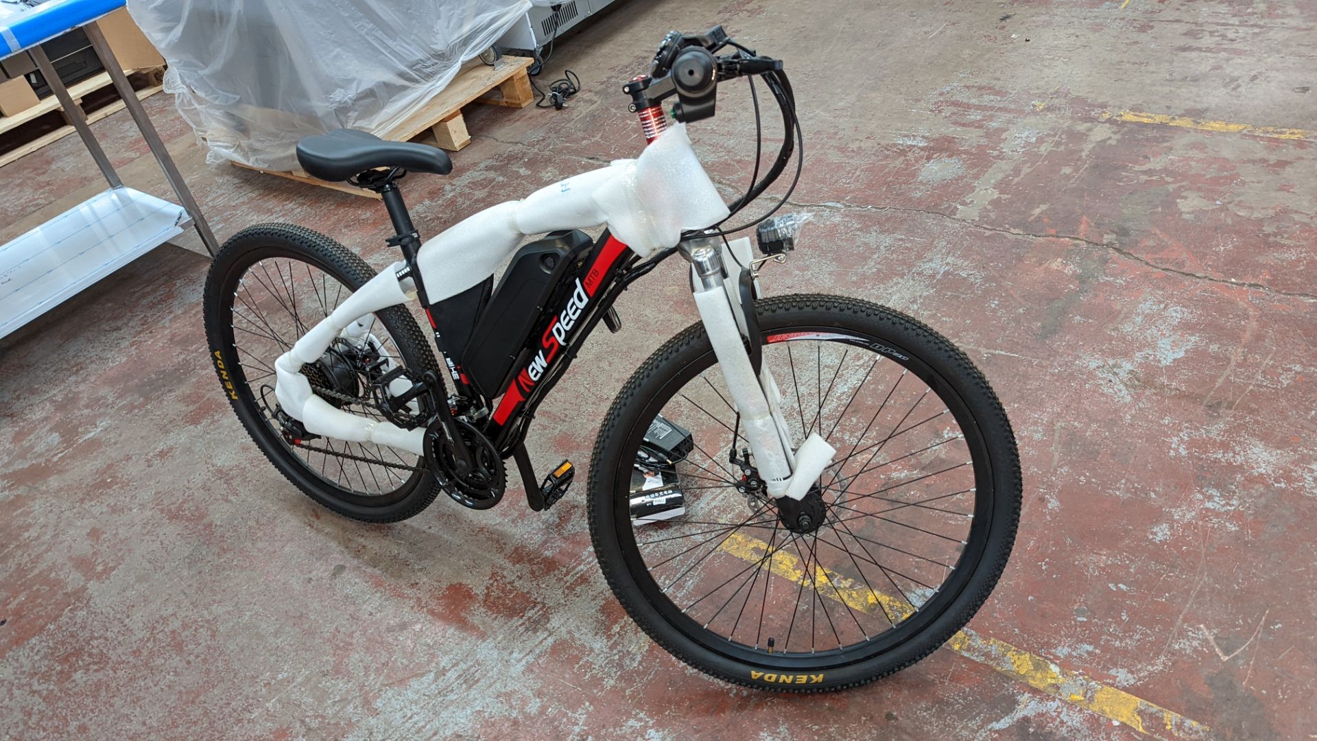 New Speed MTB electric bike with Shimano Tourney TZ gears. Includes keys, remotes & charger - appear - Image 2 of 32