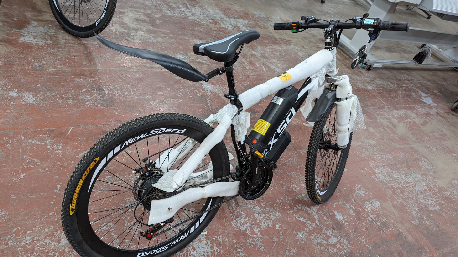 XSD FTX Sport MTB 7.5 Racing electric bike with Shimano Tourney TZ gears. Includes 36v 12AH battery, - Image 7 of 24