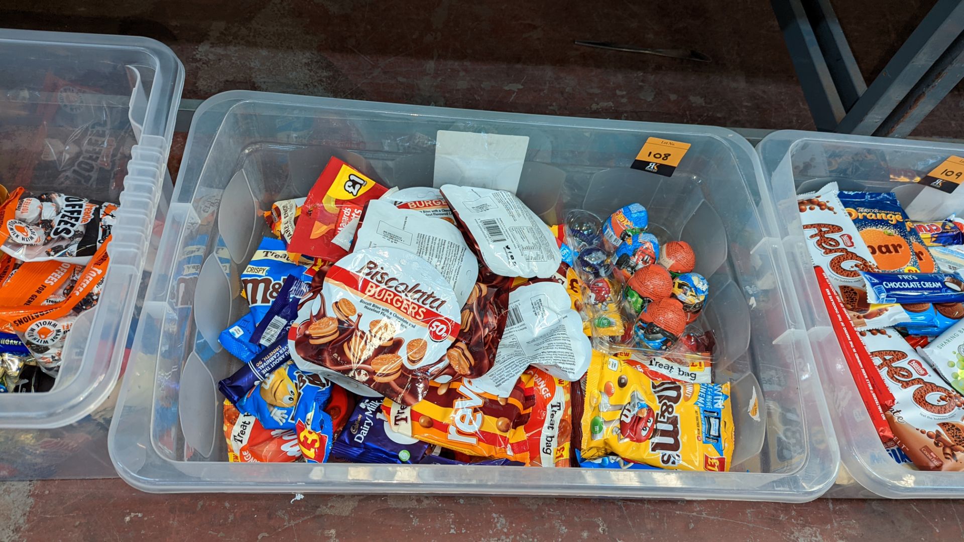 Contents of a crate of assorted sweets & confectionery - crate excluded - Image 2 of 7