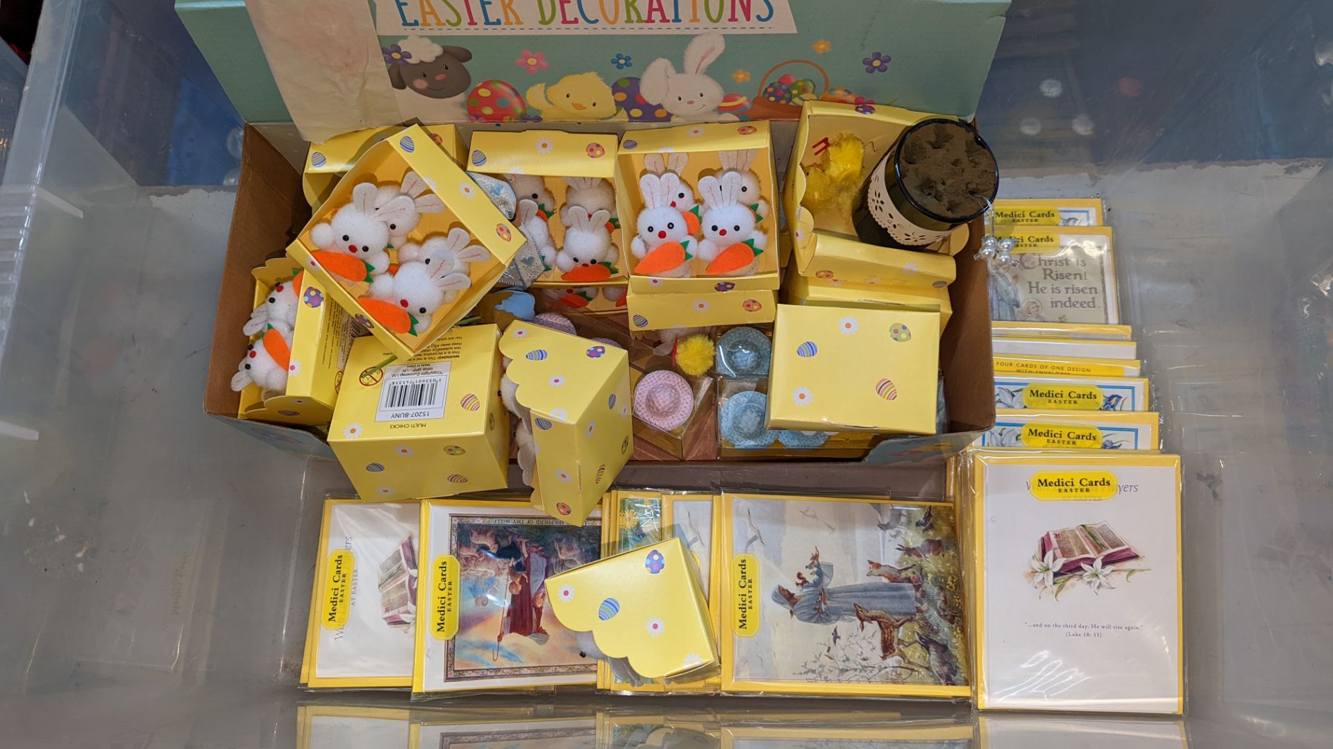 Contents of a crate of Easter decorations & cards - crate excluded - Image 3 of 4