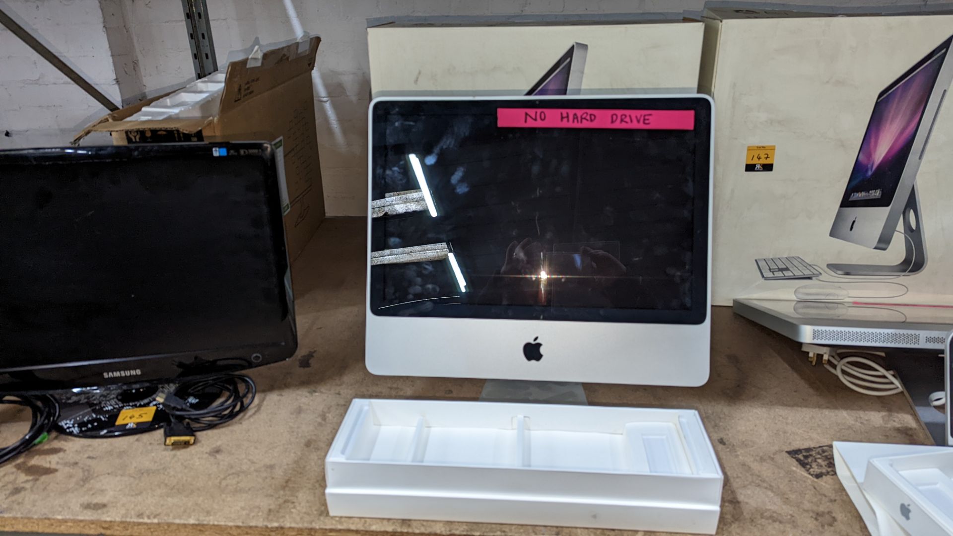 Apple iMac all-in-one computer model A1224, EMC No. 2210. NB. No hard drive, keyboard or mouse - Bild 3 aus 8