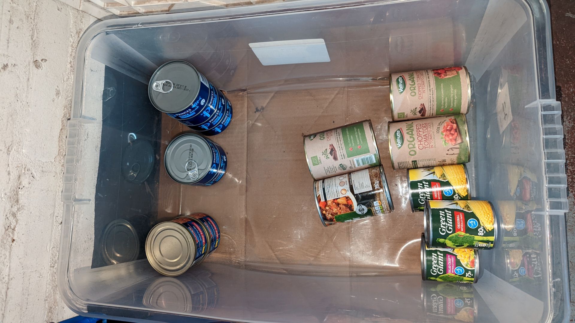 Mixed food lot comprising the contents of a crate of canned food & the contents of a crate of crisps - Image 4 of 10