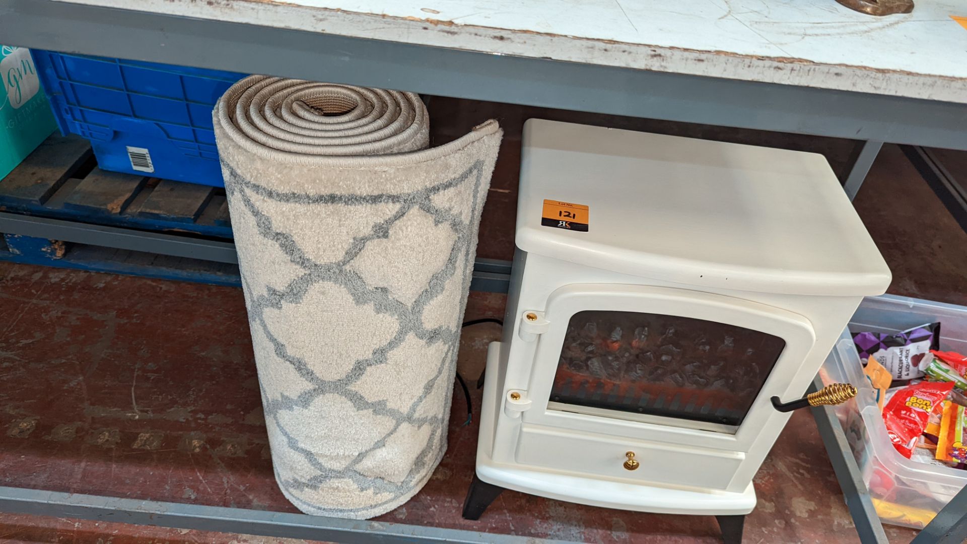 Mixed lot comprising electric stove-like heater plus runner rug - Image 3 of 7