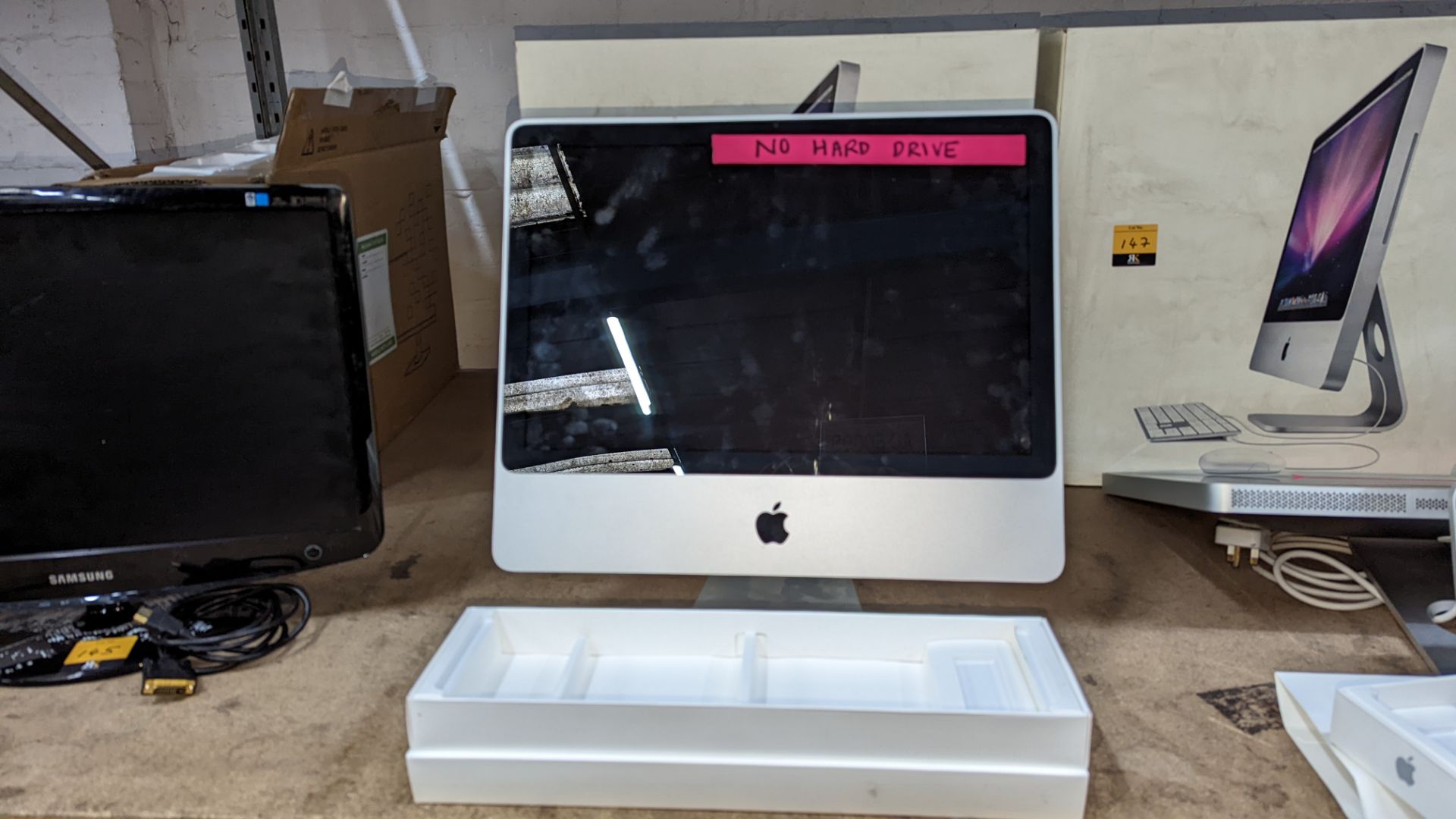 Apple iMac all-in-one computer model A1224, EMC No. 2210. NB. No hard drive, keyboard or mouse - Bild 2 aus 8