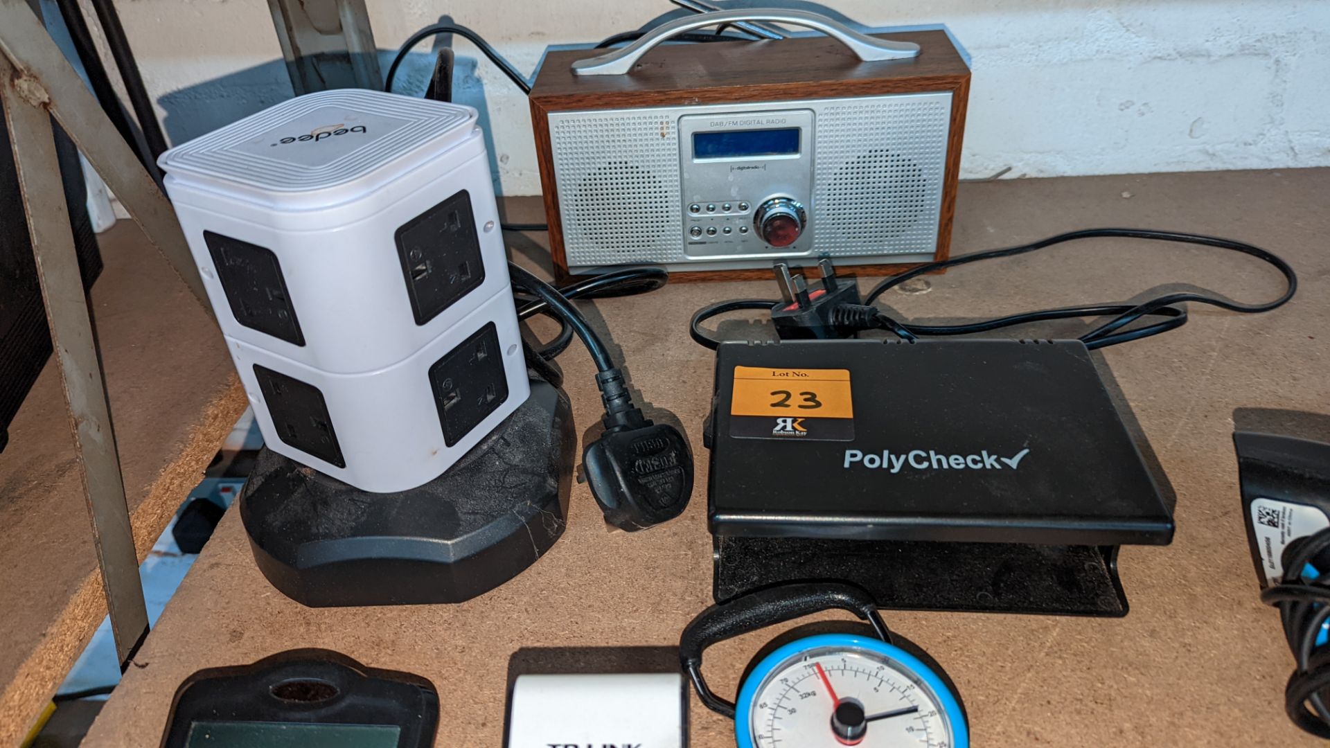 Mixed lot including hand-held barcode reader, Travels scales, Powerline adaptor, DAB radio, note det - Image 4 of 8