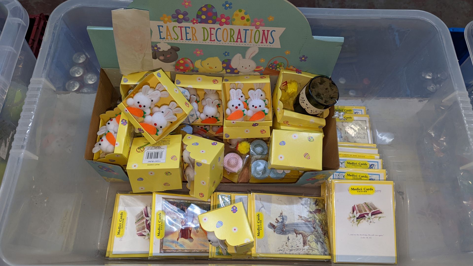 Contents of a crate of Easter decorations & cards - crate excluded - Image 2 of 4