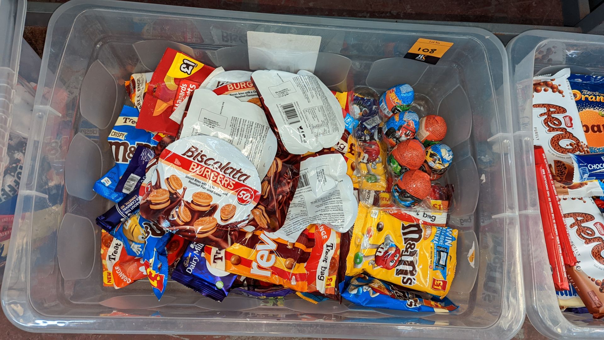 Contents of a crate of assorted sweets & confectionery - crate excluded - Image 3 of 7