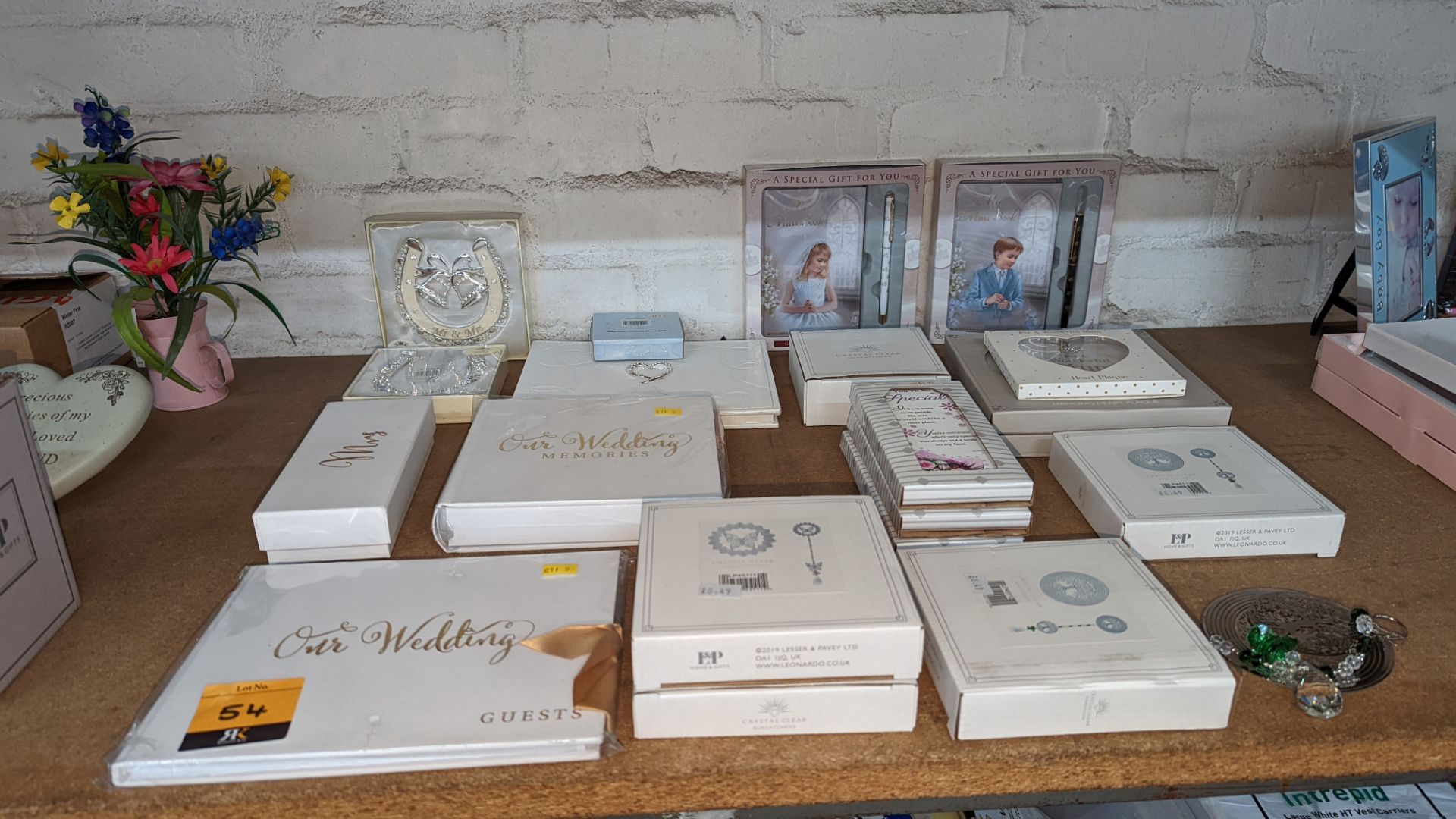 Quantity of wedding gifts & other special occasion related giftware