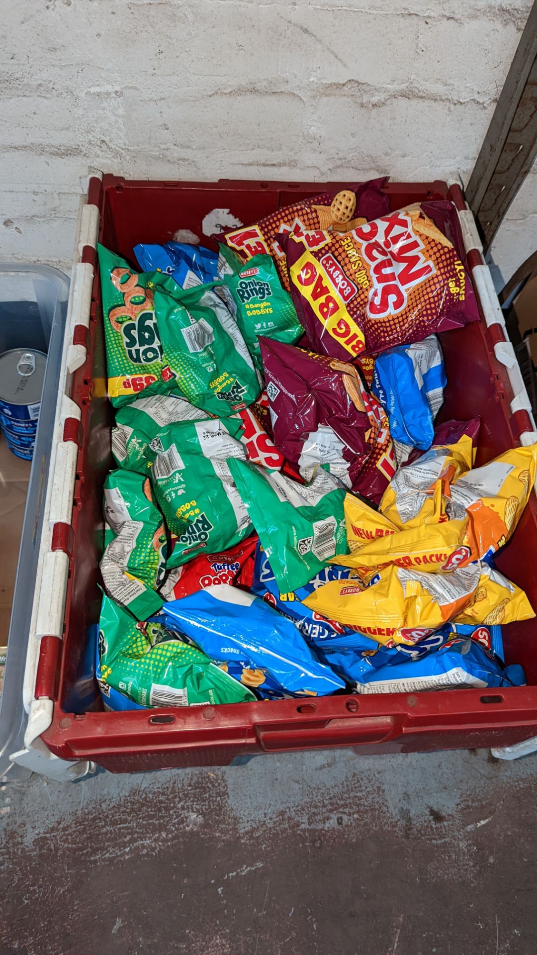 Mixed food lot comprising the contents of a crate of canned food & the contents of a crate of crisps - Image 8 of 10