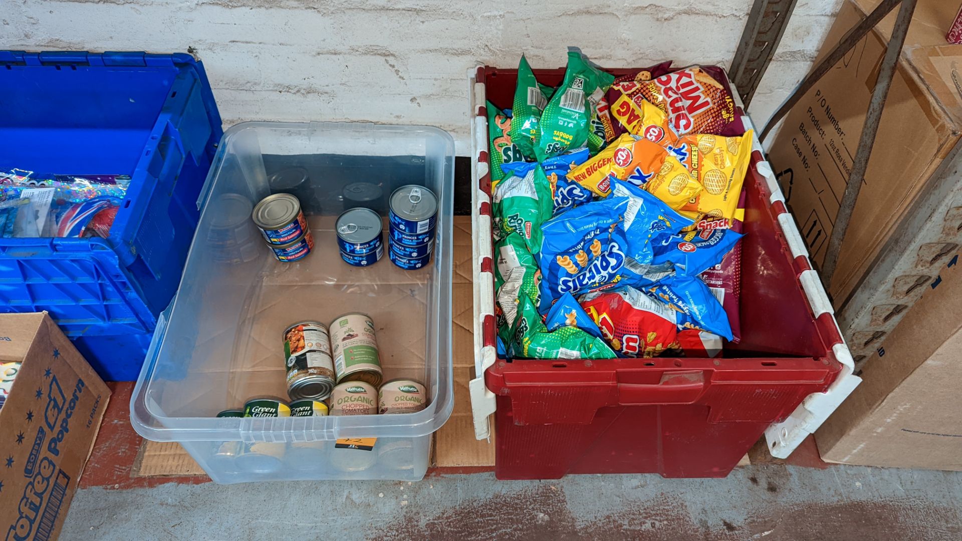 Mixed food lot comprising the contents of a crate of canned food & the contents of a crate of crisps - Image 2 of 10