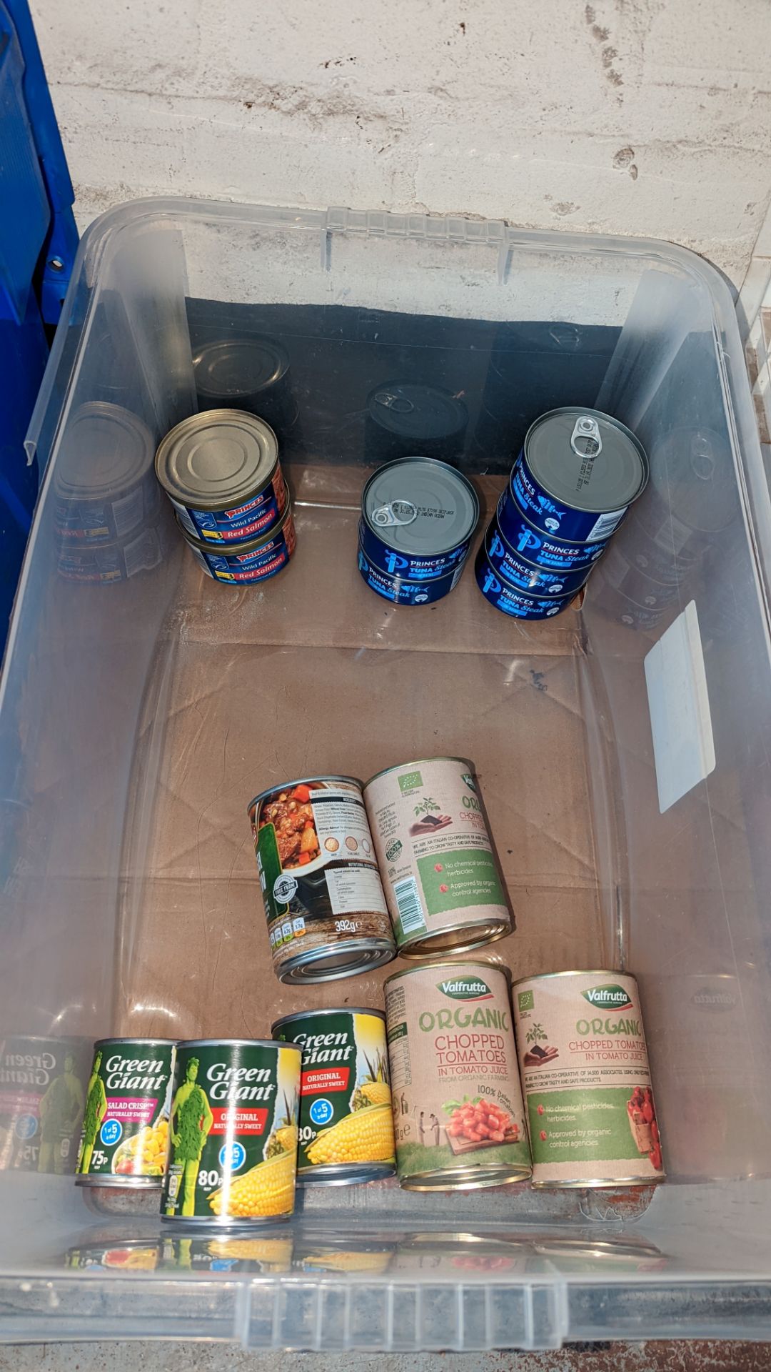 Mixed food lot comprising the contents of a crate of canned food & the contents of a crate of crisps - Image 5 of 10