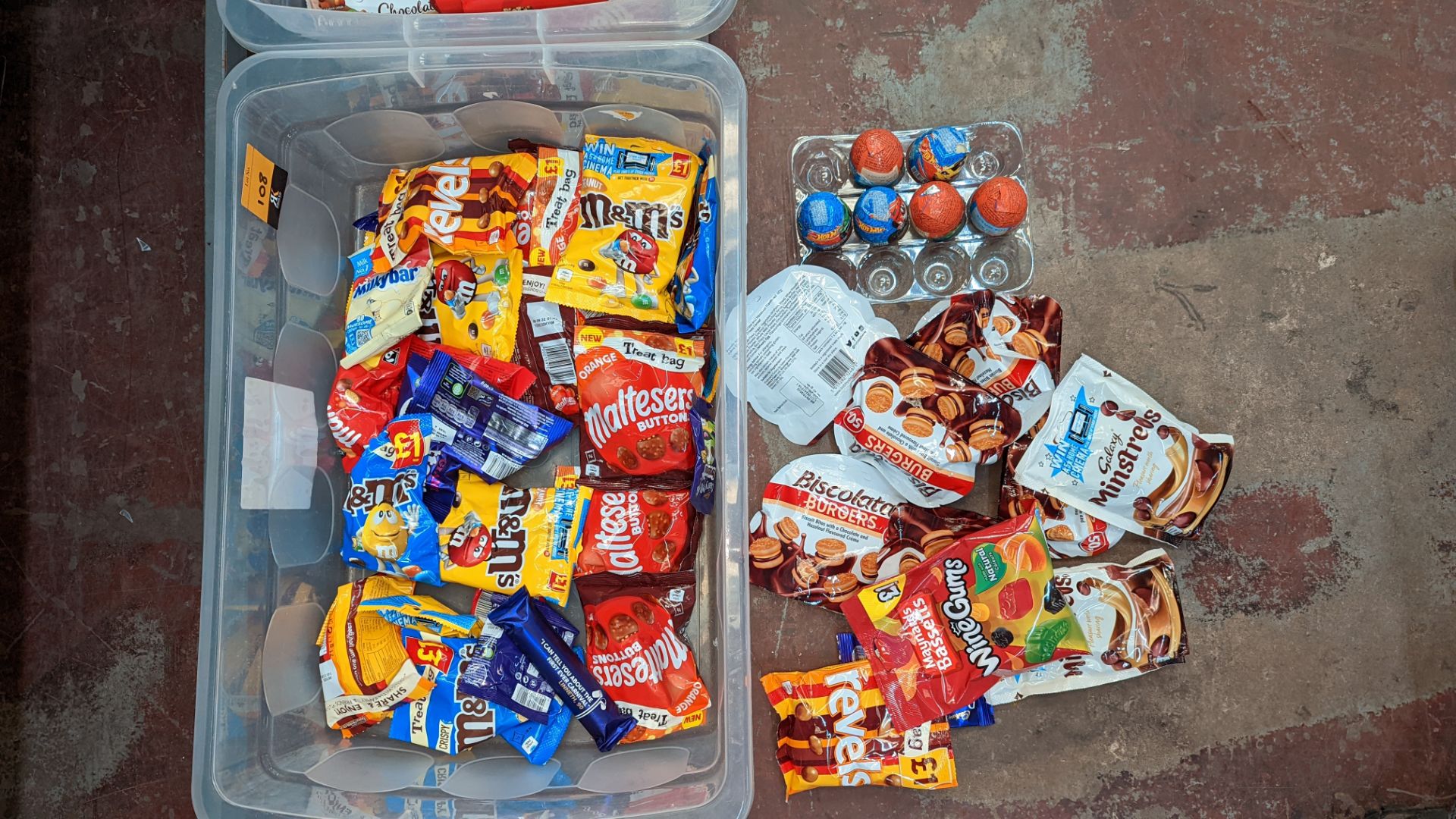 Contents of a crate of assorted sweets & confectionery - crate excluded - Image 5 of 7