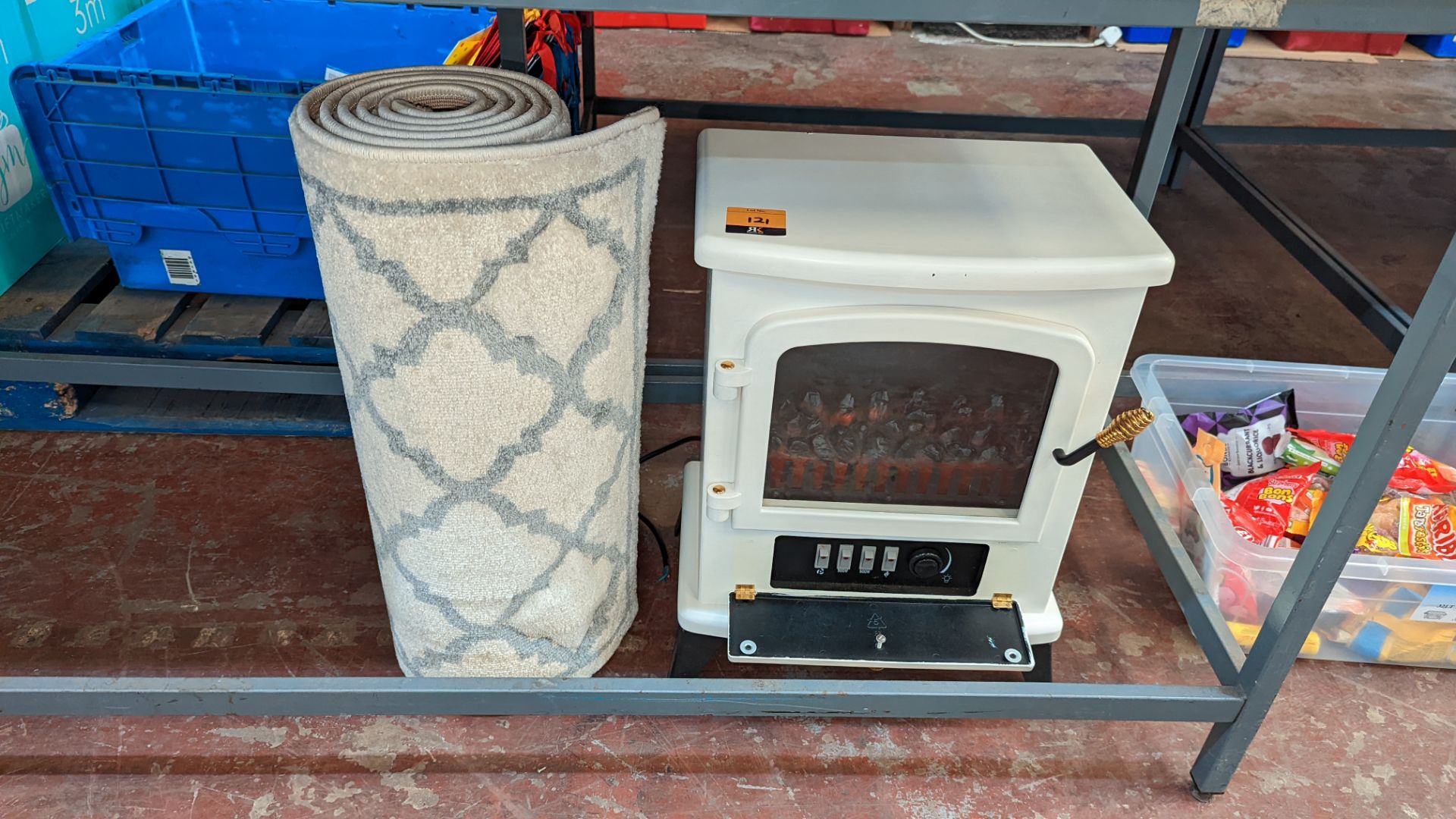 Mixed lot comprising electric stove-like heater plus runner rug