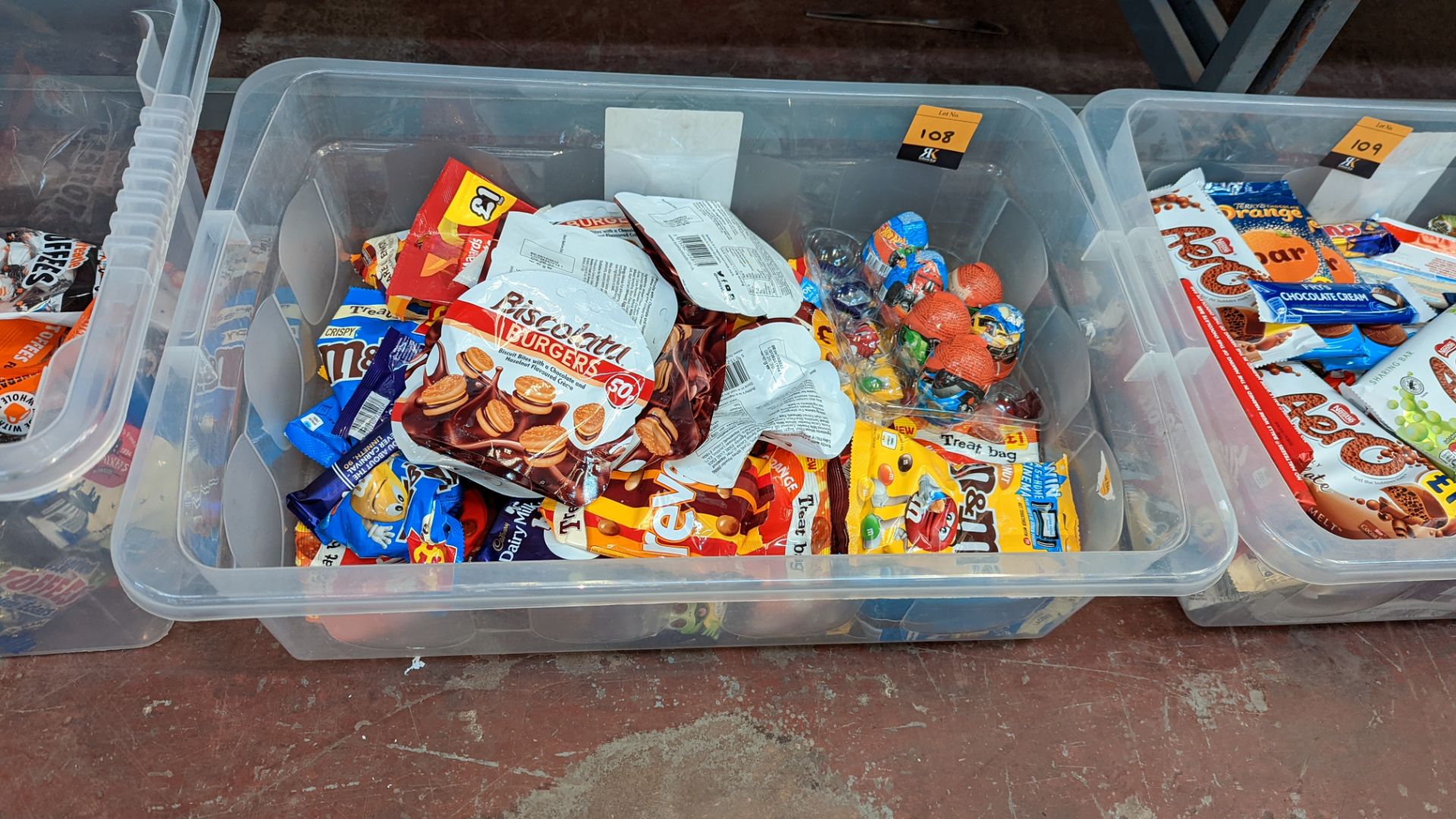 Contents of a crate of assorted sweets & confectionery - crate excluded