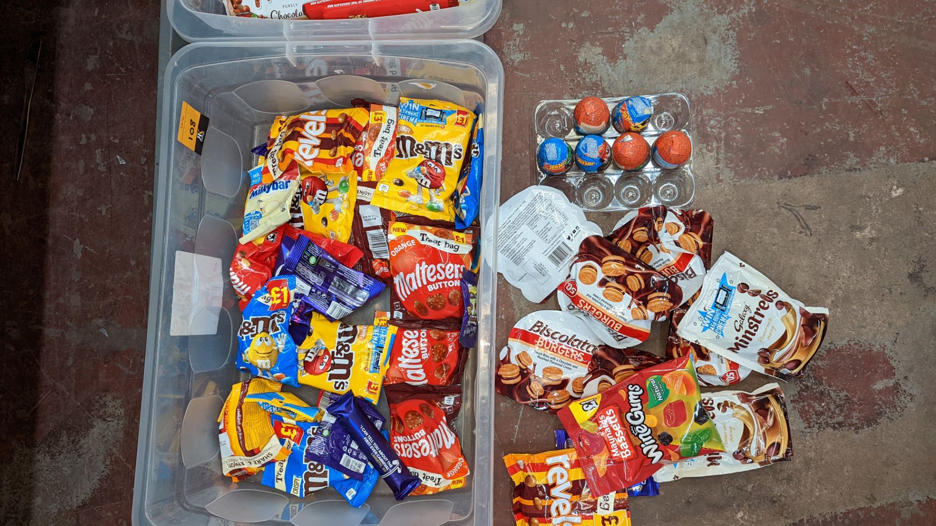 Contents of a crate of assorted sweets & confectionery - crate excluded - Image 4 of 7