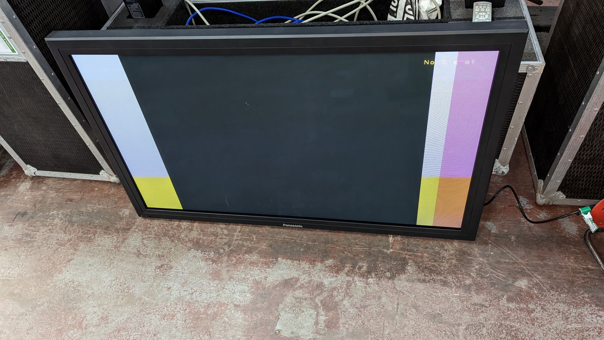 Panasonic TH-50PH11EK 50" plasma TV in dedicated mobile flight case - Image 4 of 14