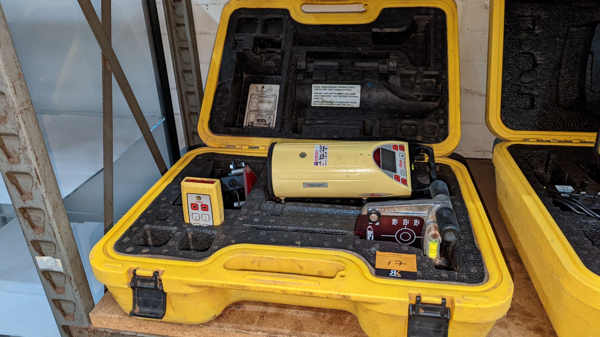 Leica Piper 100 pipe laser including remote control, bracket & other ancillaries plus carry case - Image 2 of 11