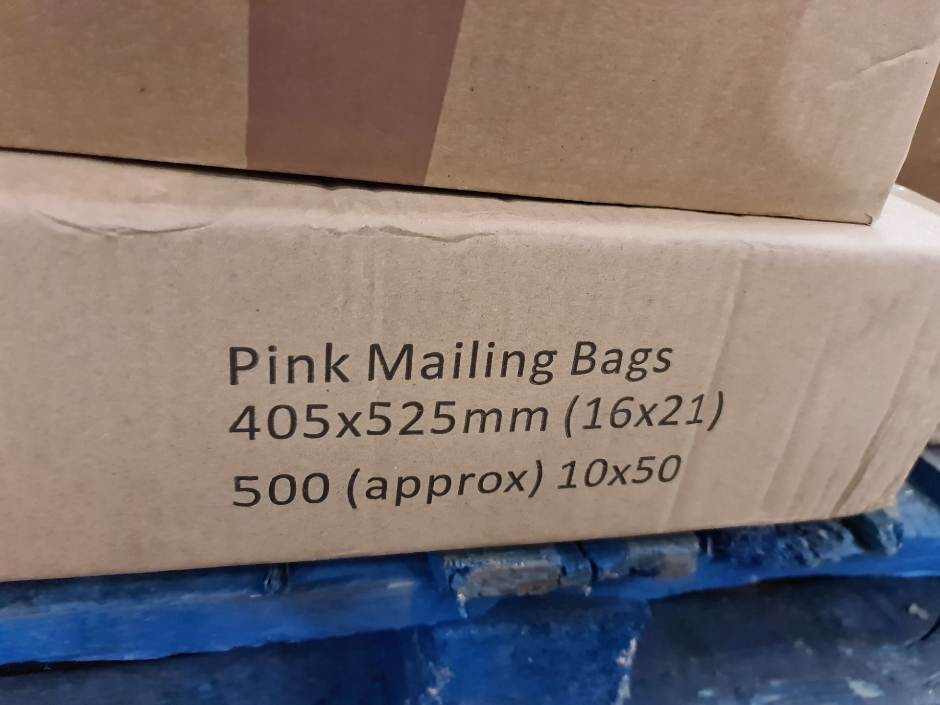 6 boxes of self-seal mailing bags, 405 x 525mm size, in red, purple & pink. Each of the 6 boxes cont - Image 5 of 5