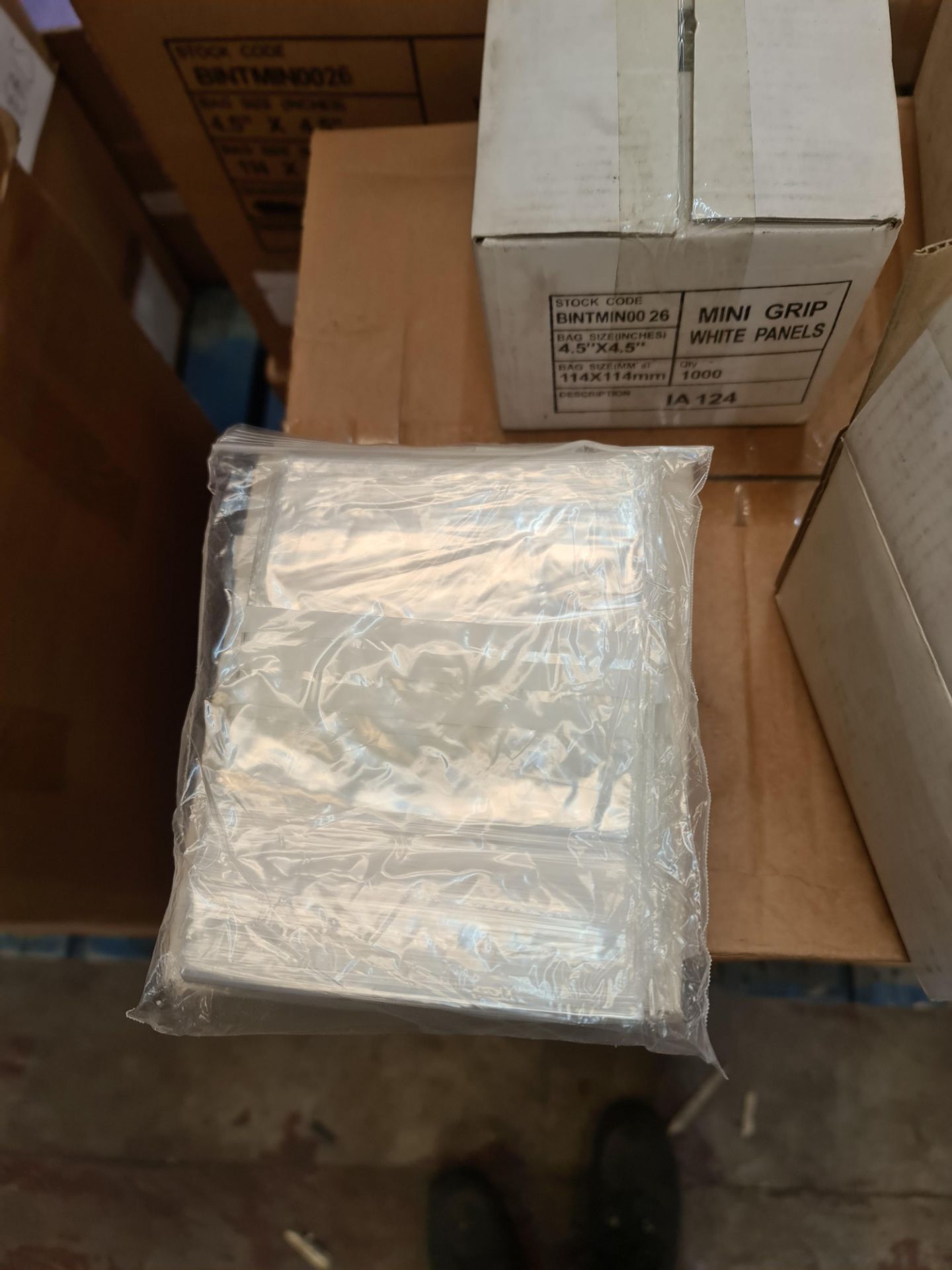 Approx. 28,000 Mini Grip white panel bags, size 114 x 114mm - 2 cartons plus 4 smaller boxes