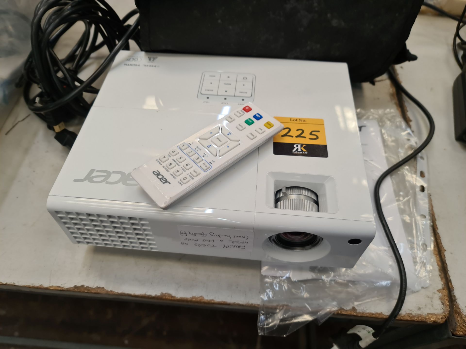 Acer projector model P1173DLP/QSV1308. Marked "faulty". Includes remote, book pack & carry case - Image 3 of 5