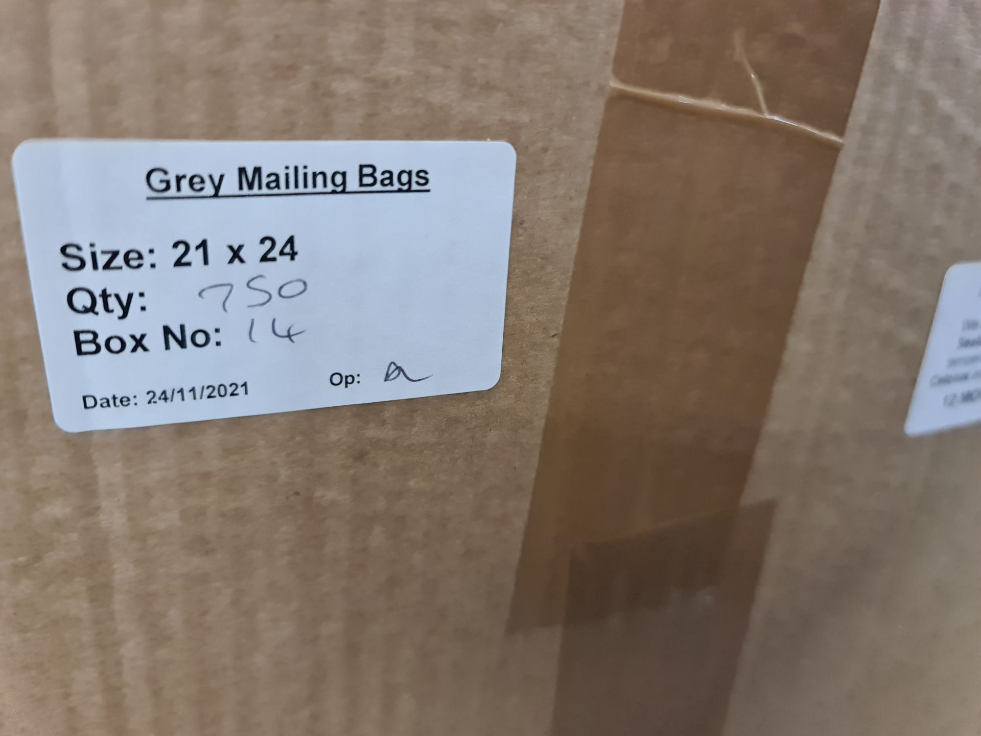 4 boxes, each containing 750 off 21 x 24 grey mailing bags - Image 2 of 3