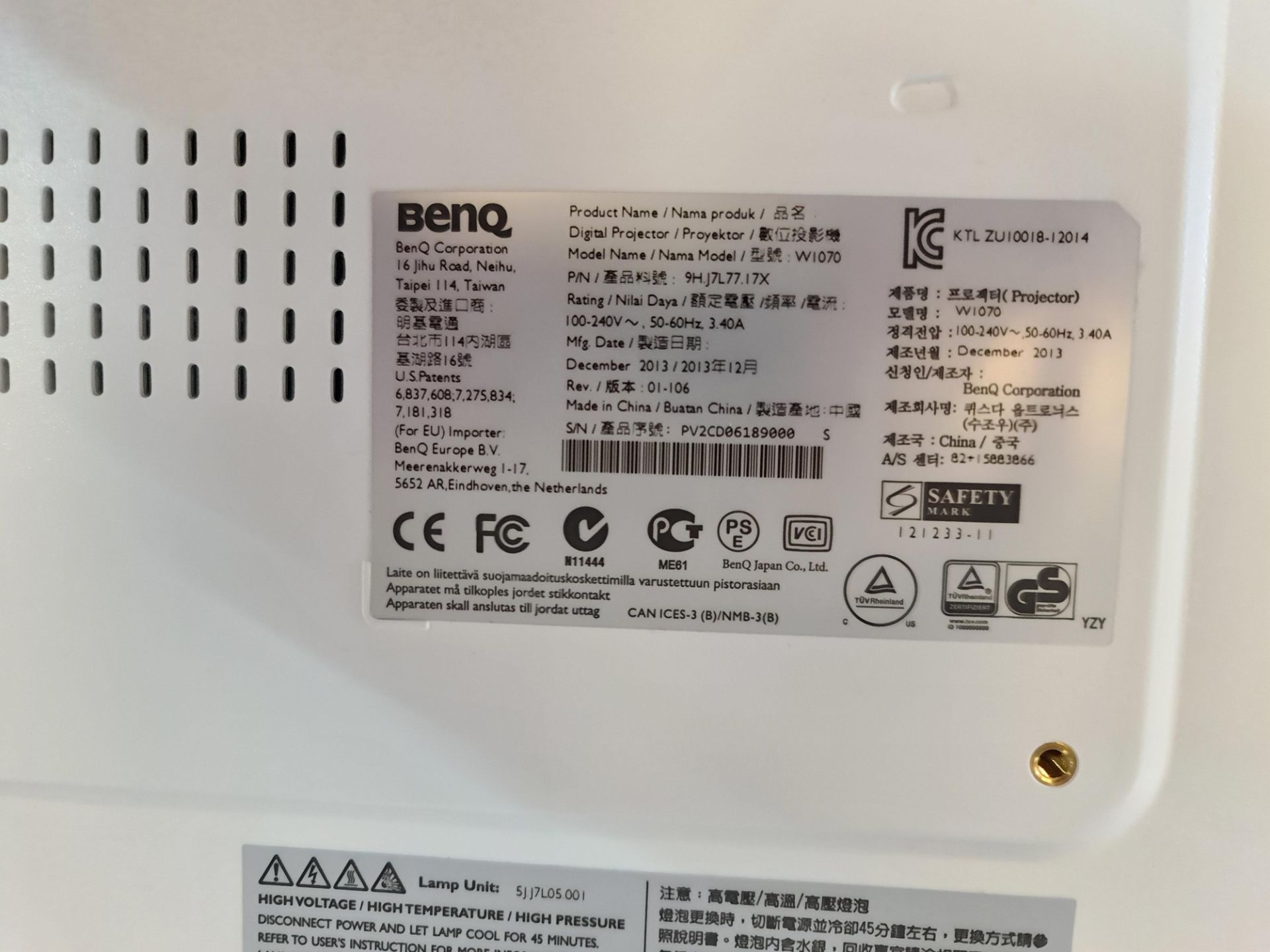 Benq projector model W1070 including book pack, remote control & power cable - Image 6 of 7