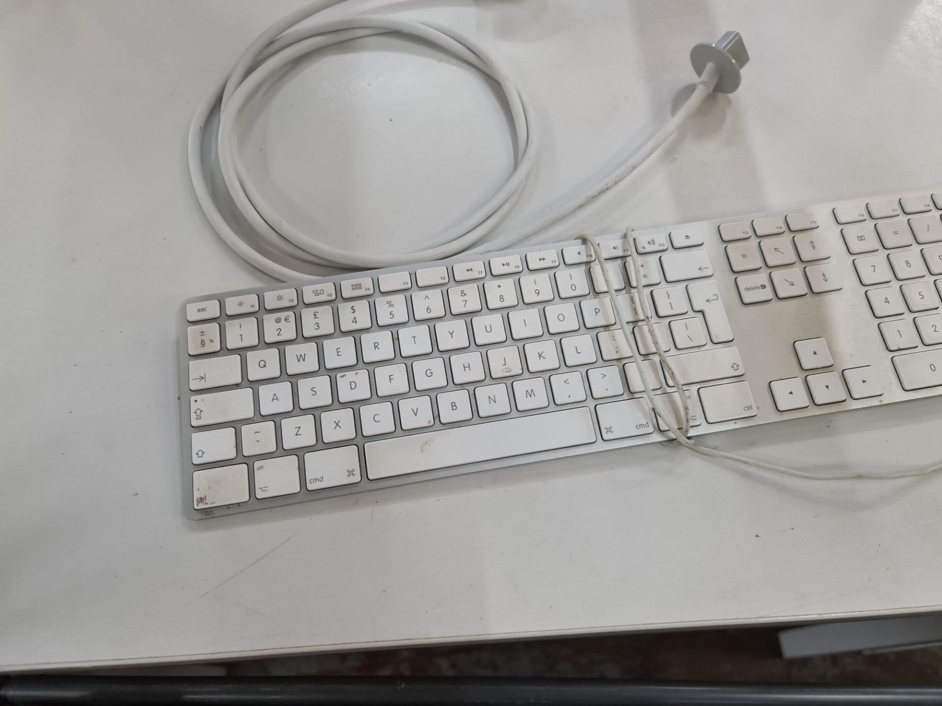 Apple keyboard plus Apple power adaptor - Image 2 of 4