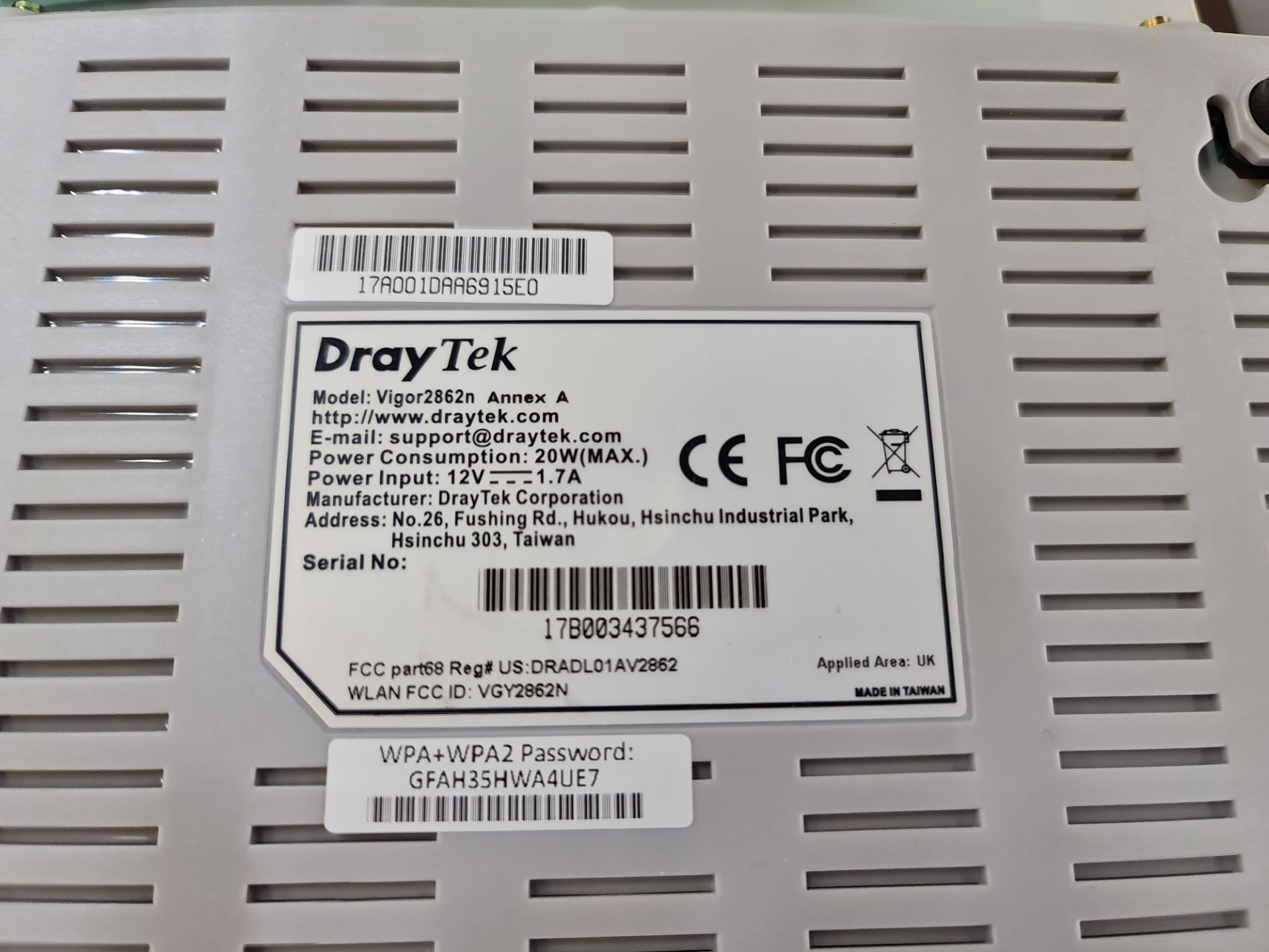 4 off DrayTek Vigor 2800 Series modem firewalls. This lot consists of 2 model Vigor 2832N units eac - Image 6 of 6