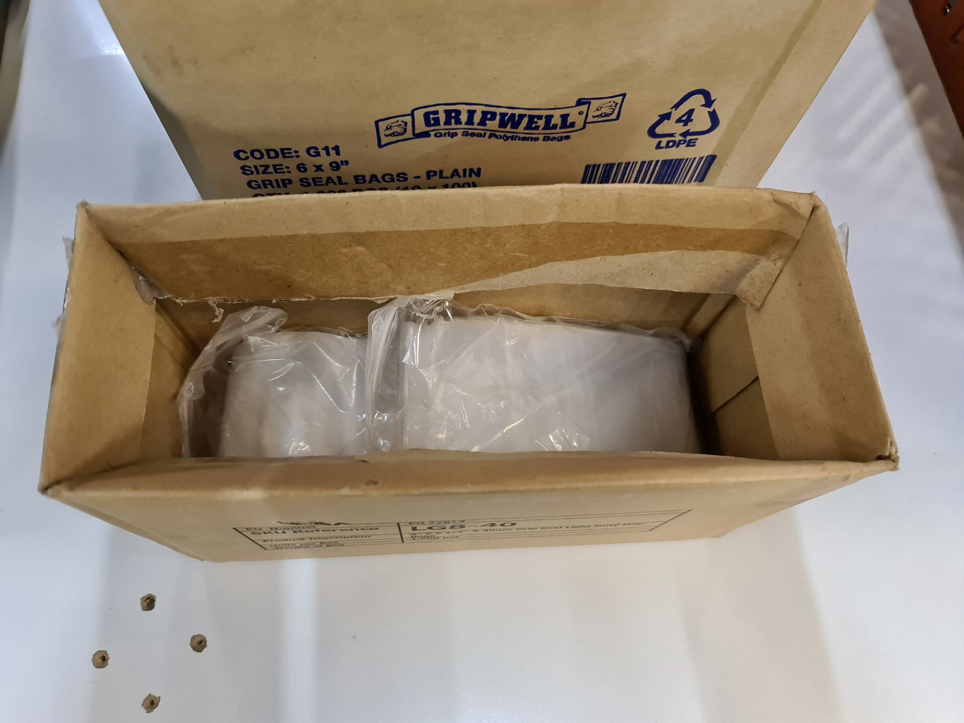 4 large boxes & 1 small box of grip seal bags - Image 2 of 4