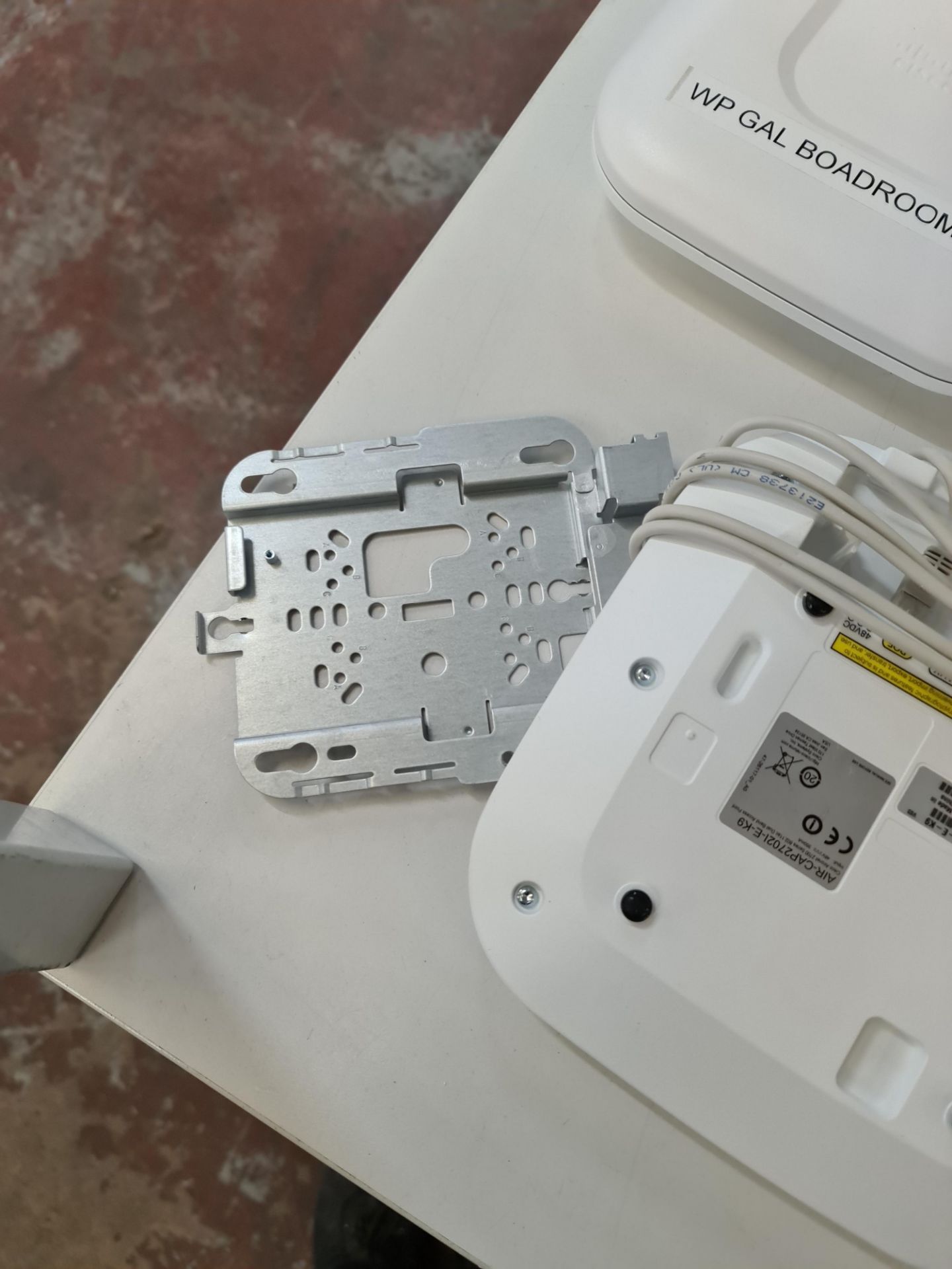 2 off Cisco wireless access points model AIR-CAP27021-E-K9, including wall-mounting bracket - Image 2 of 4