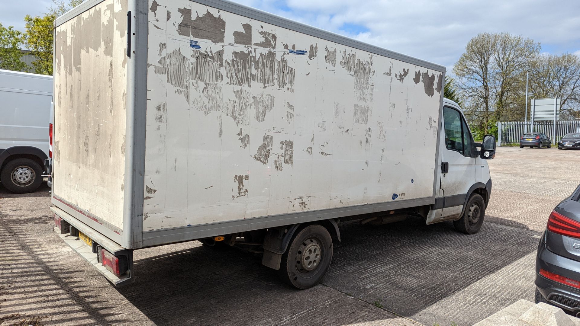 BT60 AYE Iveco Daily 35S11 MWB refrigerated box van with multiple compartments (ex-Tesco), 5 speed a - Image 13 of 47