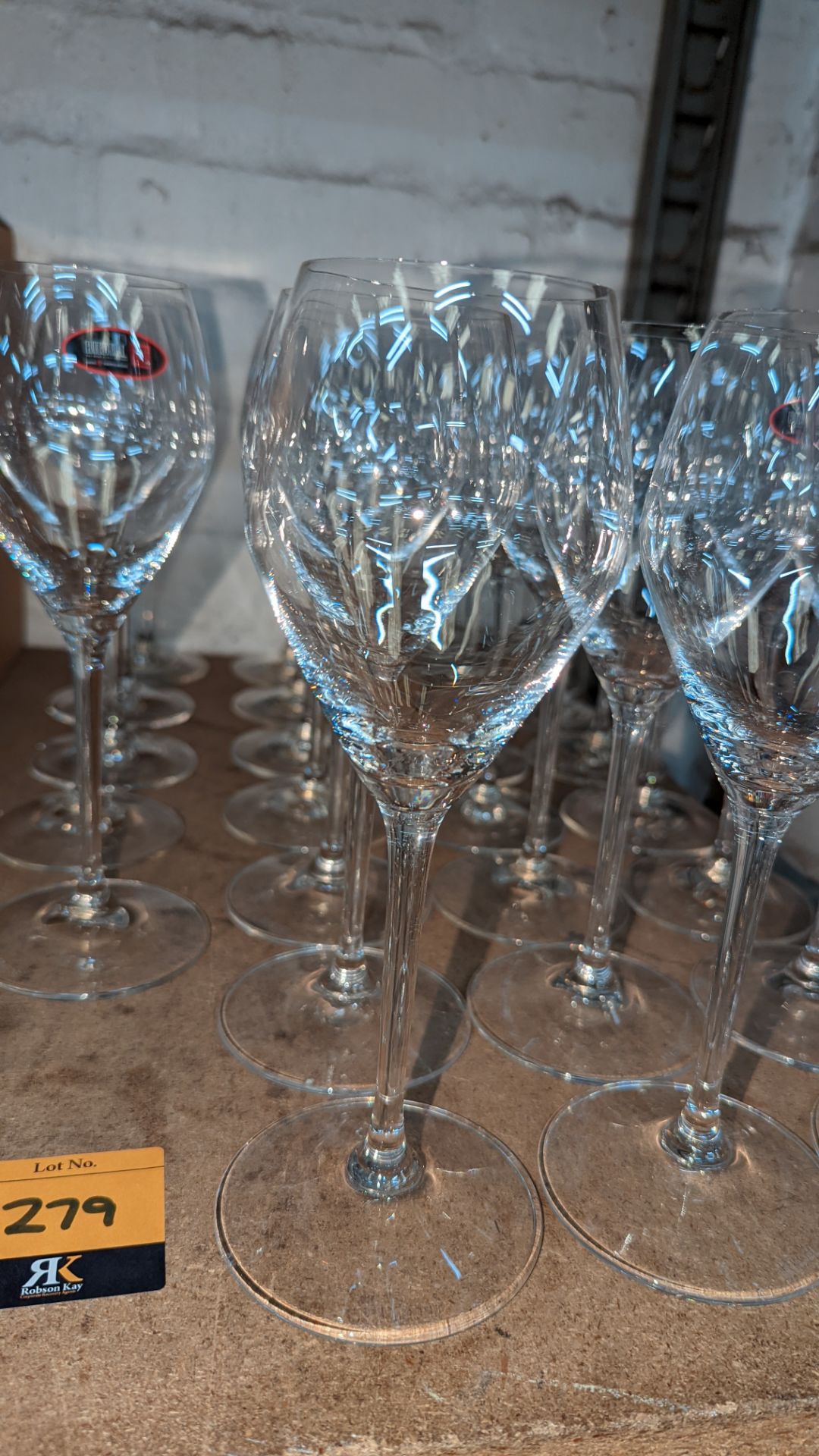 26 Riedel matching wine glasses - Image 4 of 4