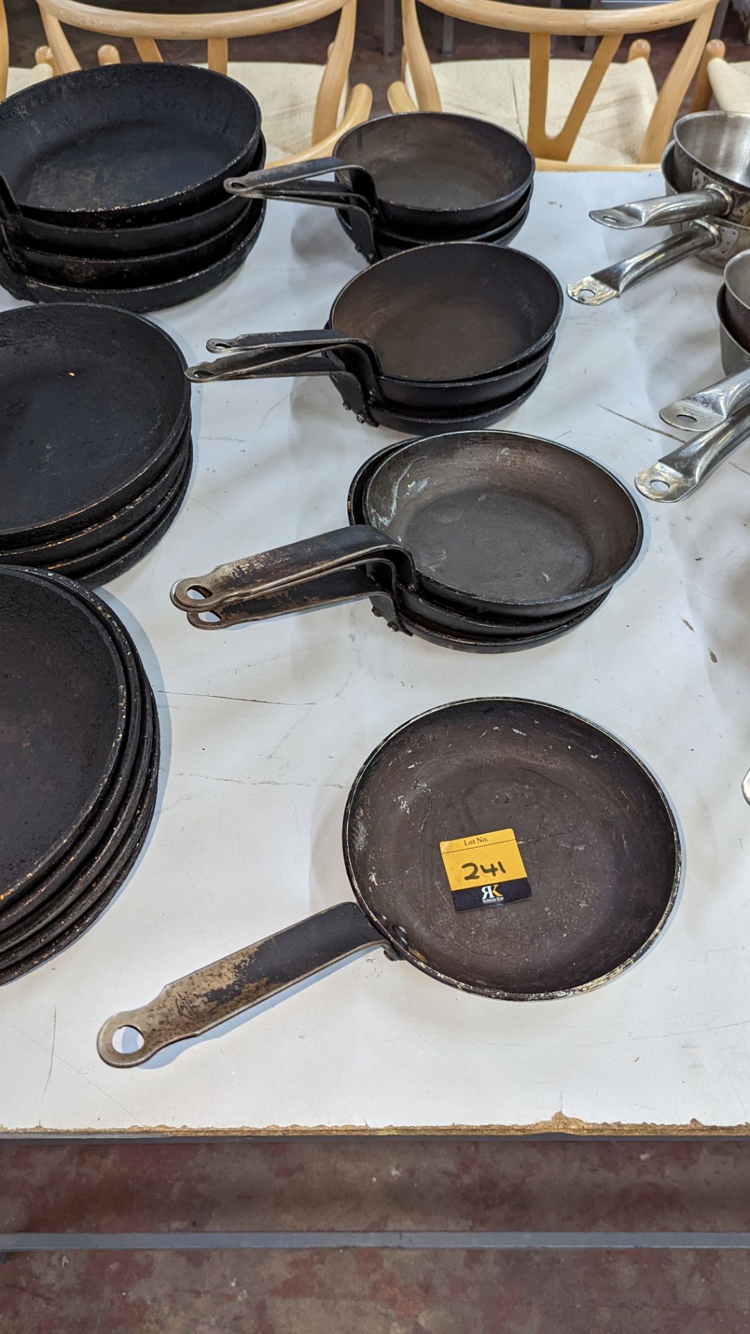 10 small skillets/frying pans, each circa 20cm diameter