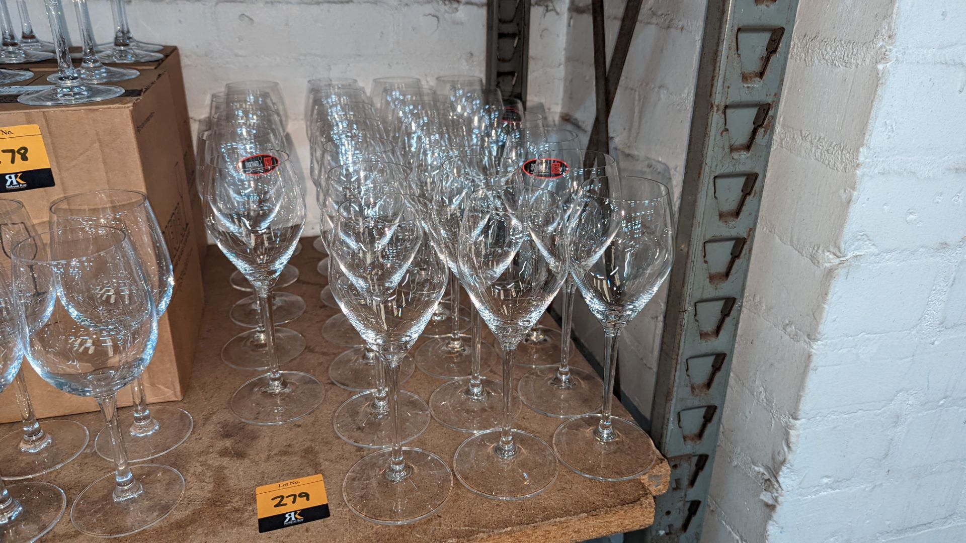 26 Riedel matching wine glasses - Image 2 of 4