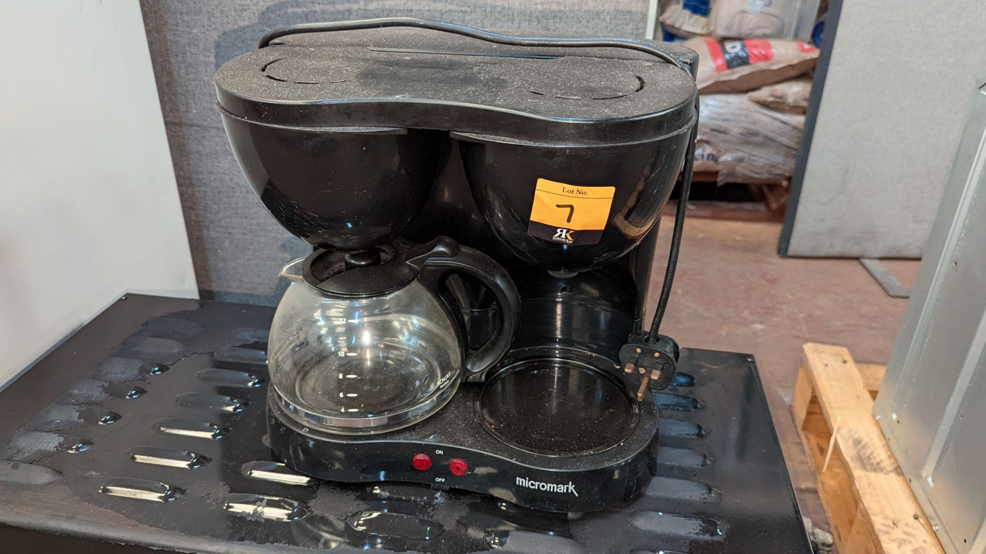 Micromark coffee filter machine - includes one jug