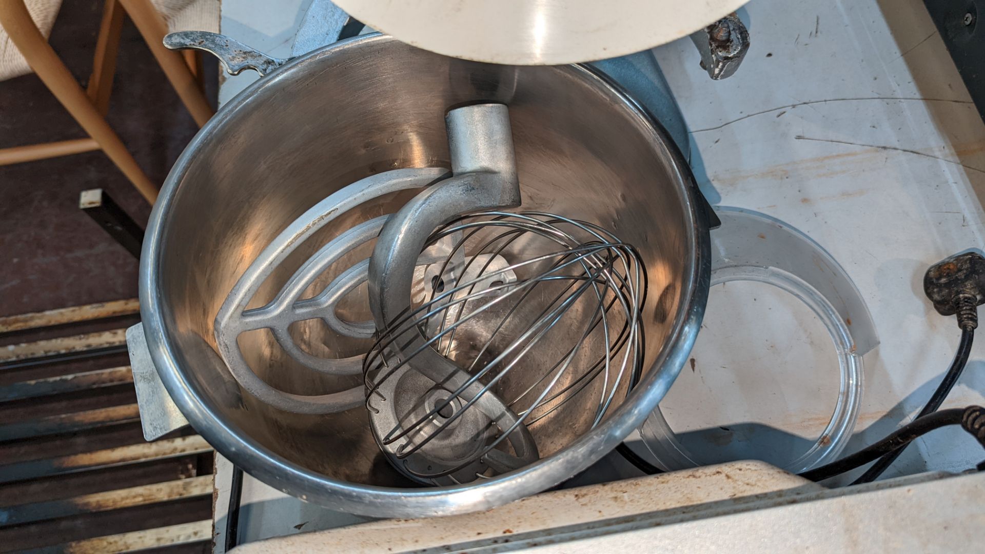 Vollrath heavy-duty mixer with removable bowl & 3 assorted attachments (whisk, paddle & hook) - Image 8 of 8