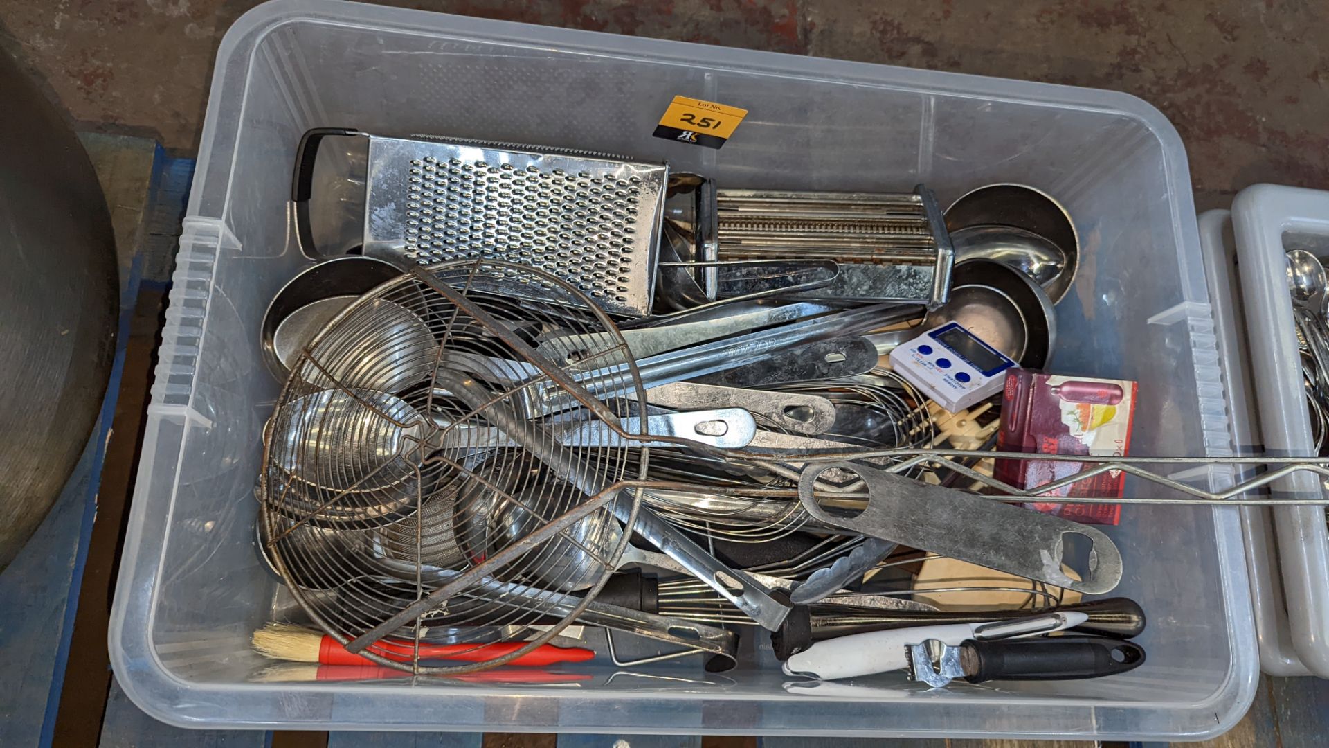 The contents of a crate of assorted kitchen utensils & similar. NB crate excluded - Image 2 of 3