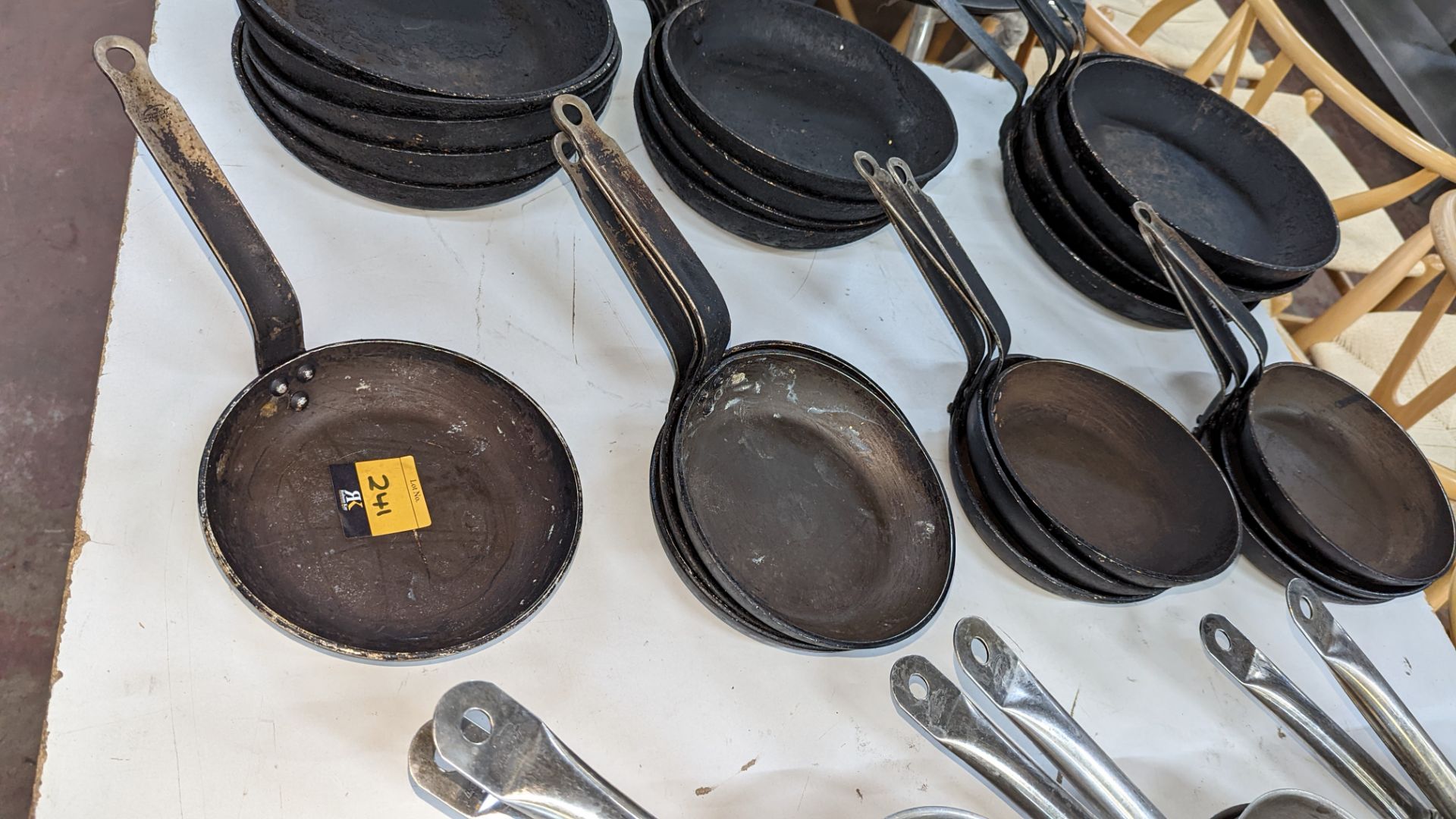 10 small skillets/frying pans, each circa 20cm diameter - Image 3 of 4