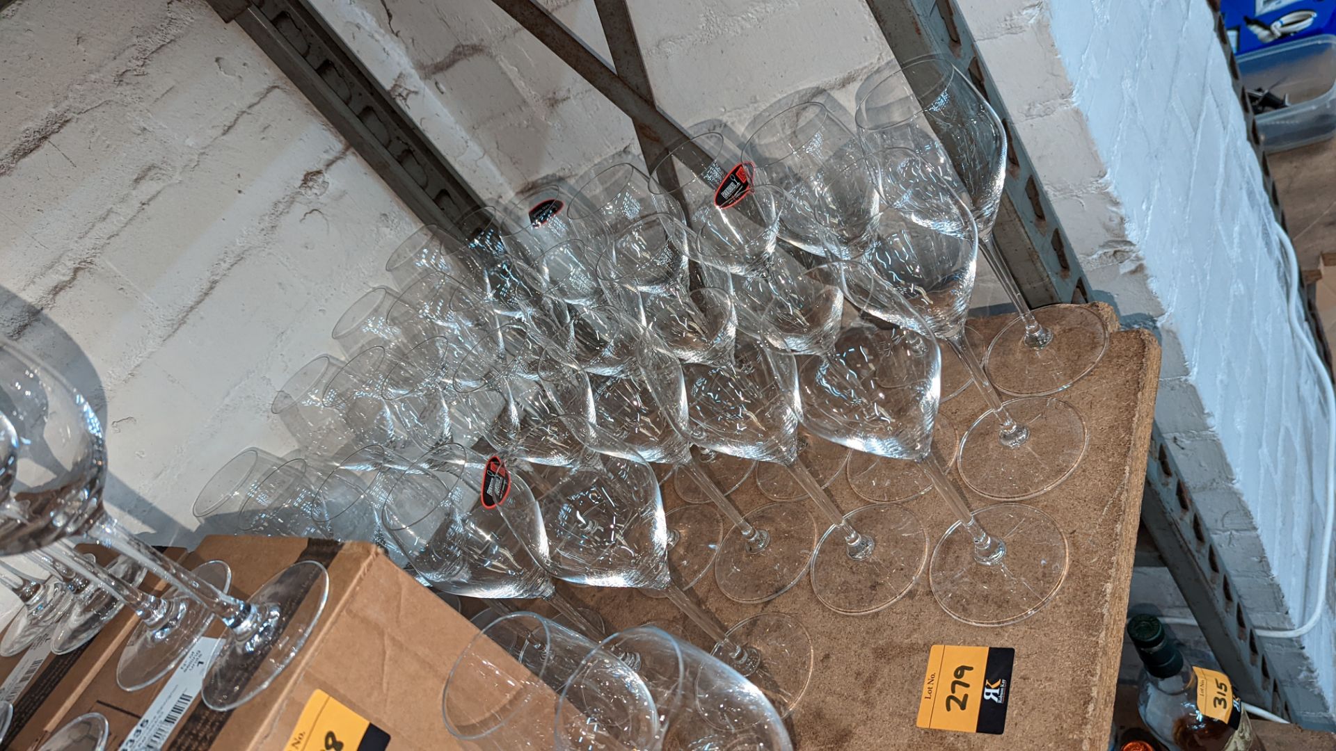 26 Riedel matching wine glasses - Image 3 of 4