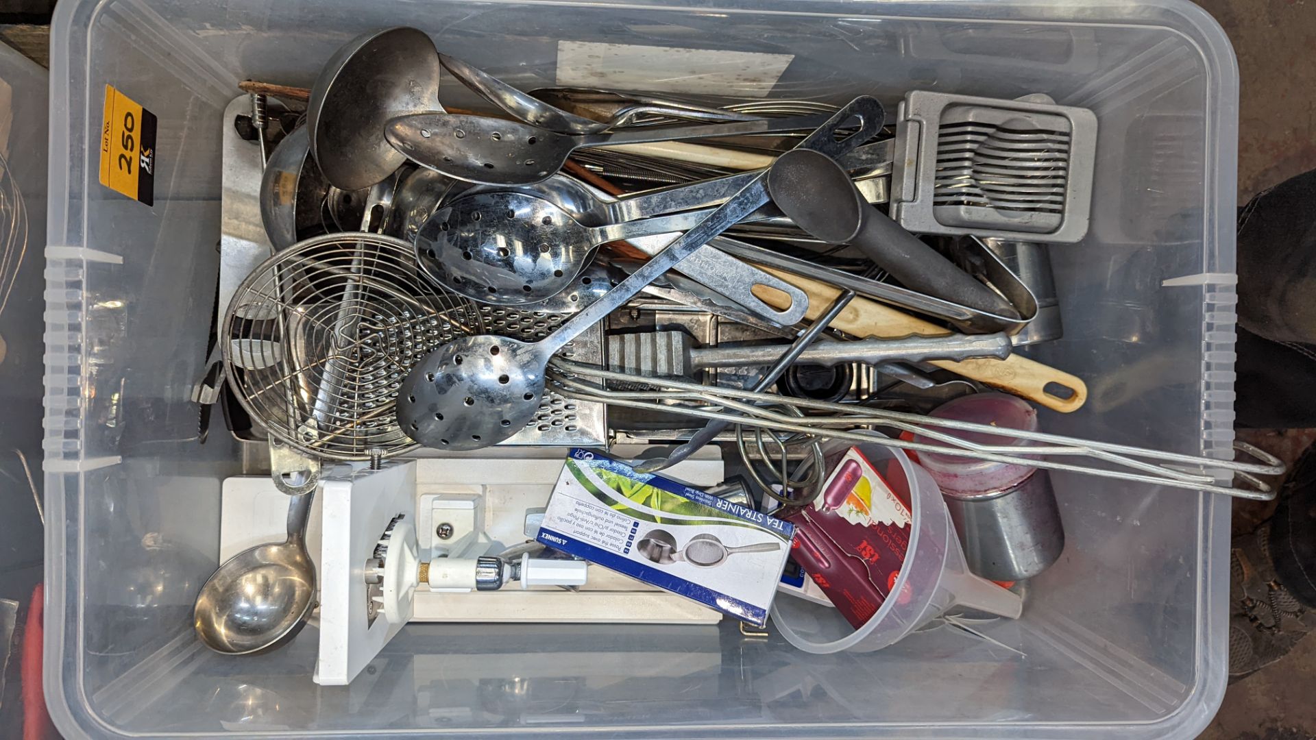 The contents of a crate of assorted kitchen utensils & similar. NB crate excluded - Image 2 of 3