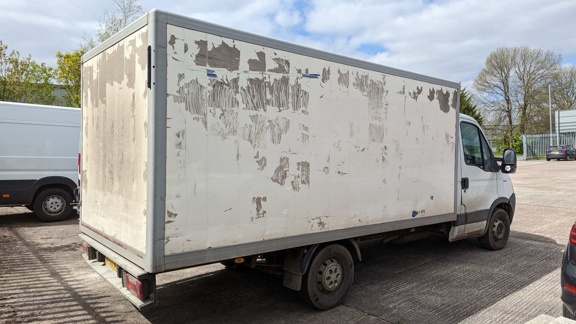 BT60 AYE Iveco Daily 35S11 MWB refrigerated box van with multiple compartments (ex-Tesco), 5 speed a - Image 14 of 47